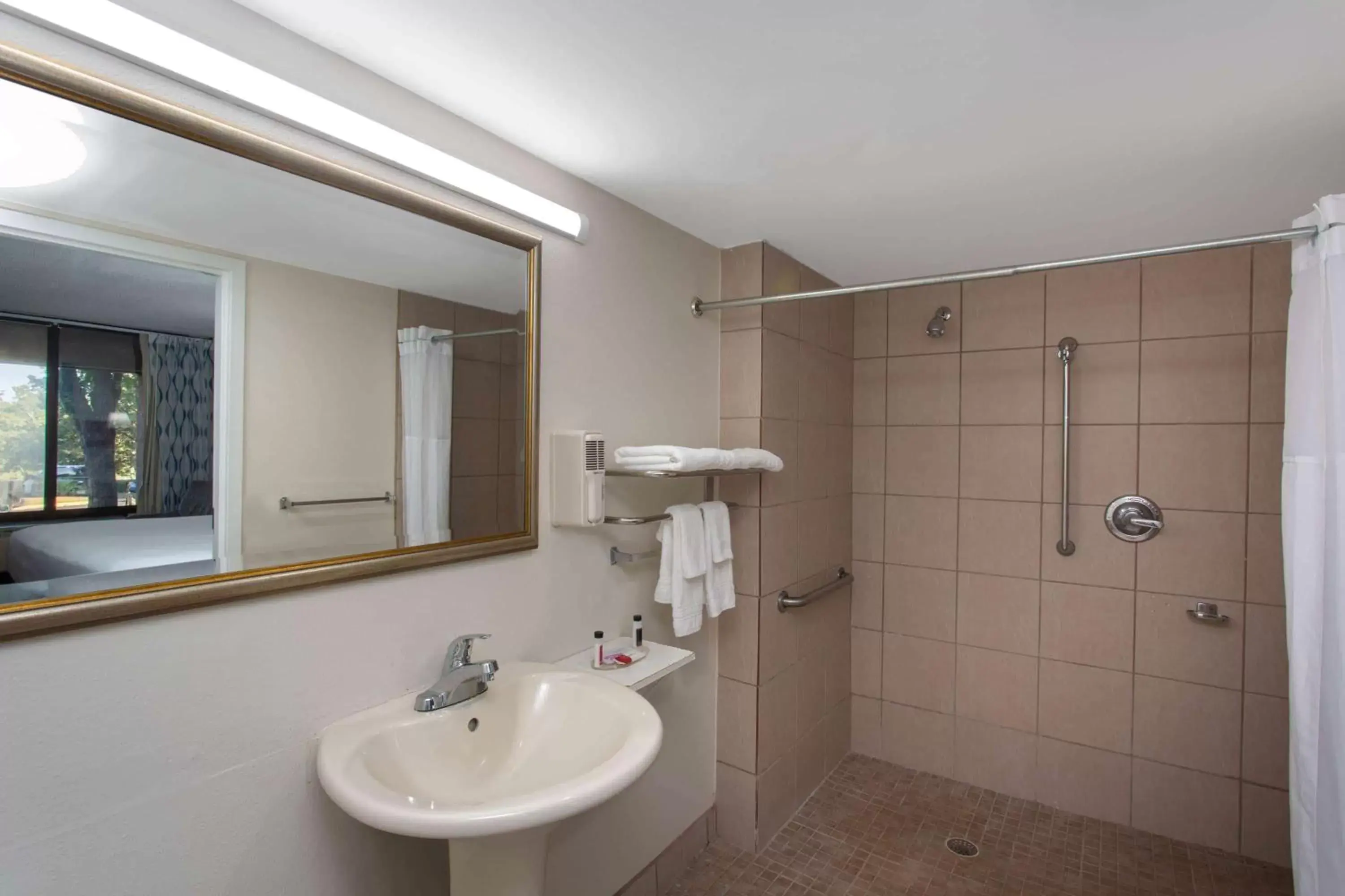 Shower, Bathroom in Days Inn & Suites by Wyndham Tallahassee Conf Center I-10