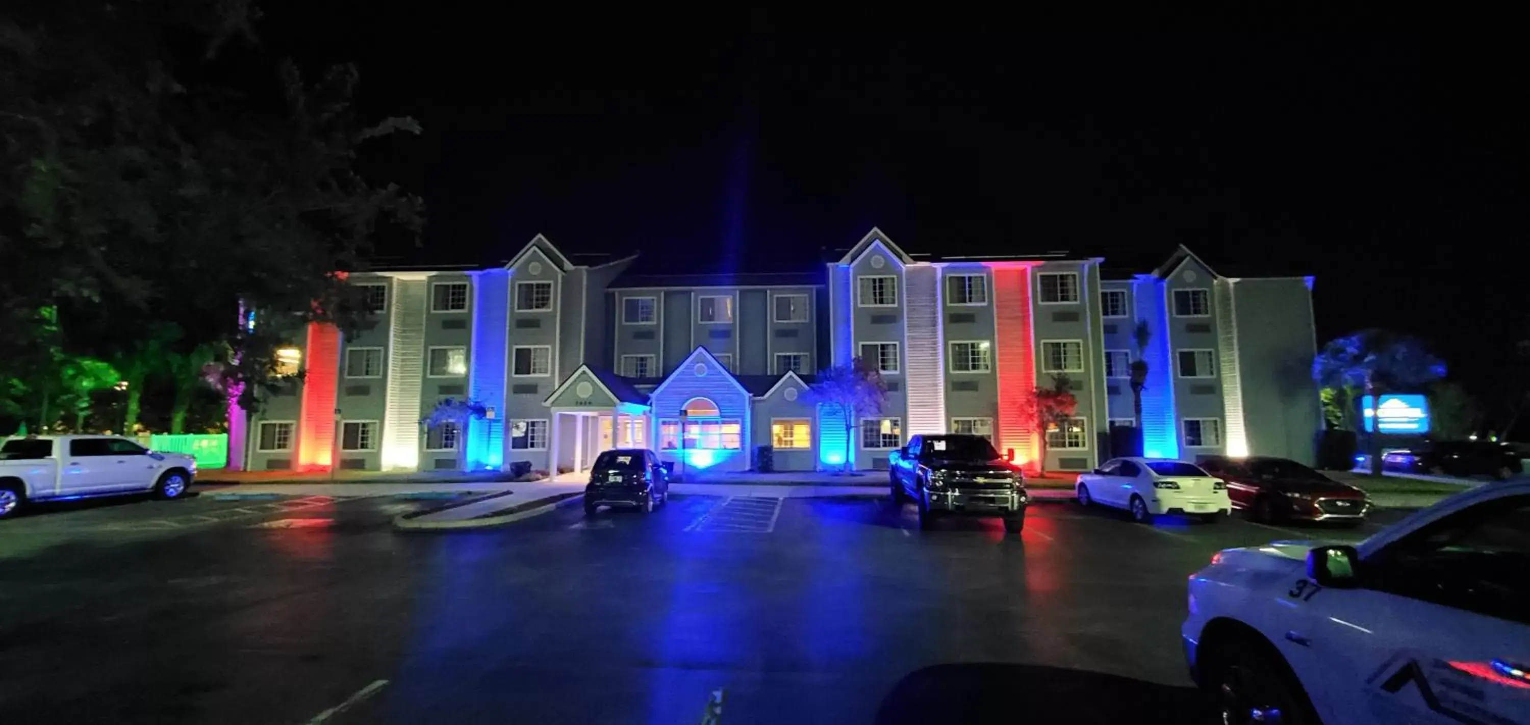 Night, Property Building in Microtel Inn and Suites - Zephyrhills