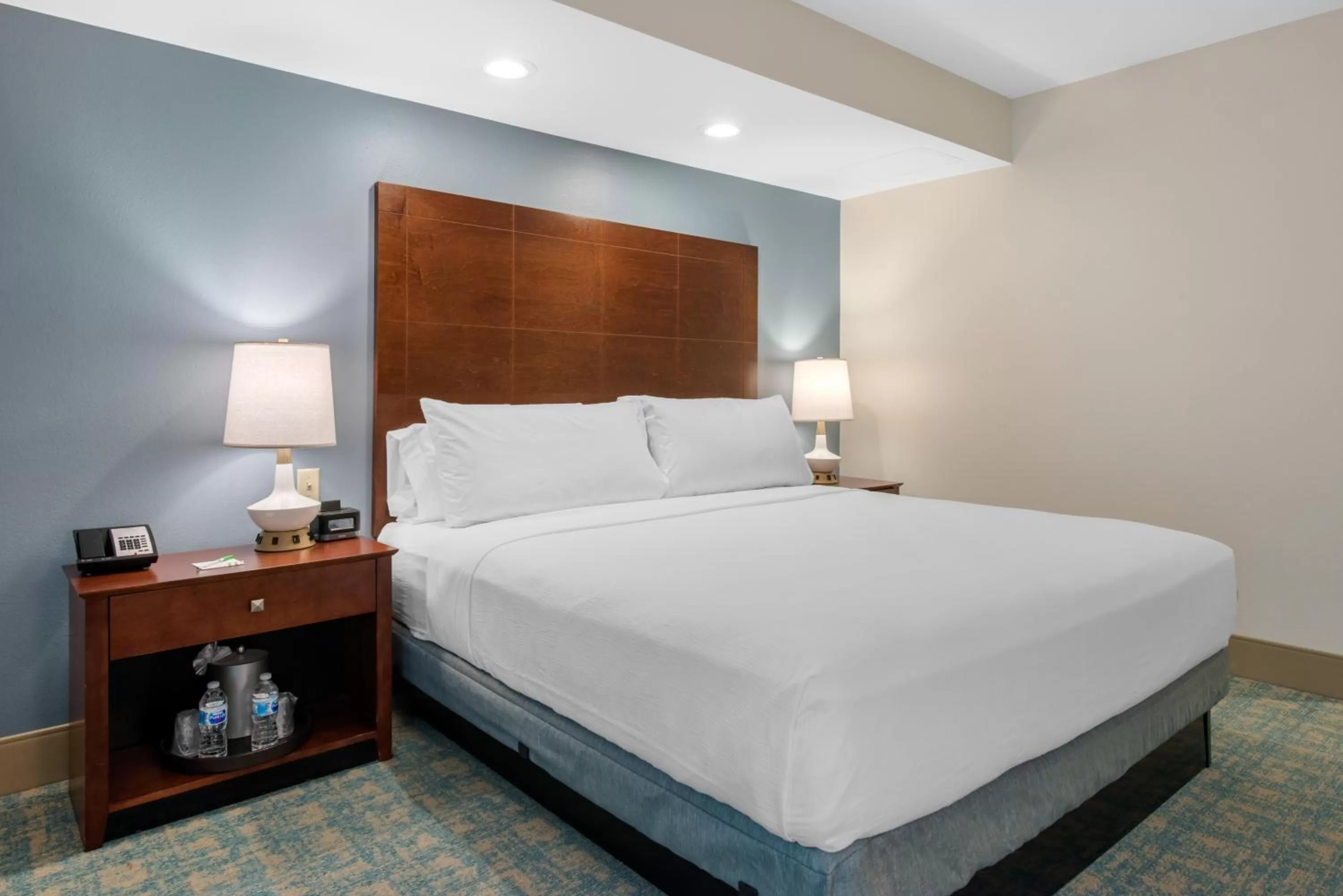 Bed in Holiday Inn Orlando – Disney Springs® Area by IHG