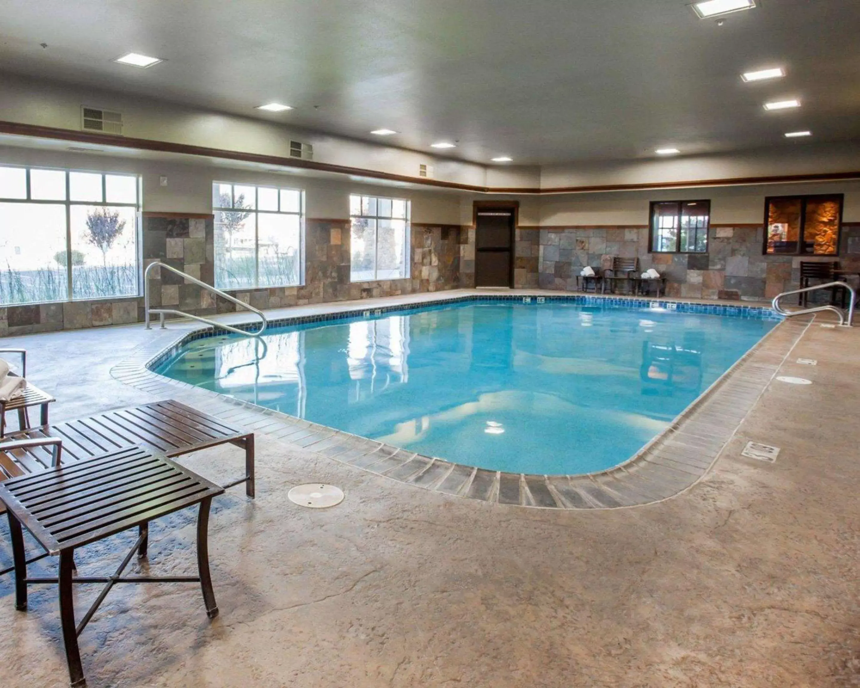On site, Swimming Pool in Comfort Suites Moses Lake