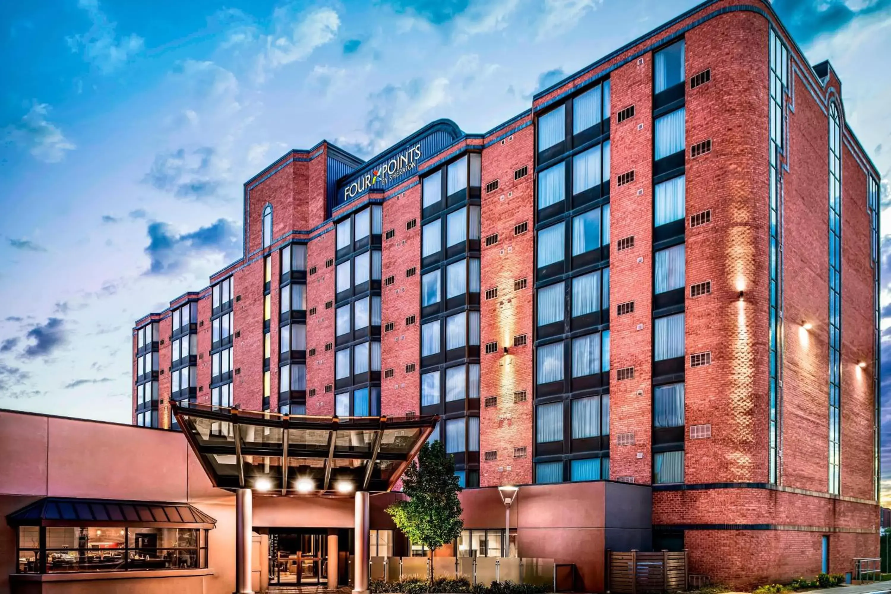 Property Building in Four Points by Sheraton Mississauga Meadowvale