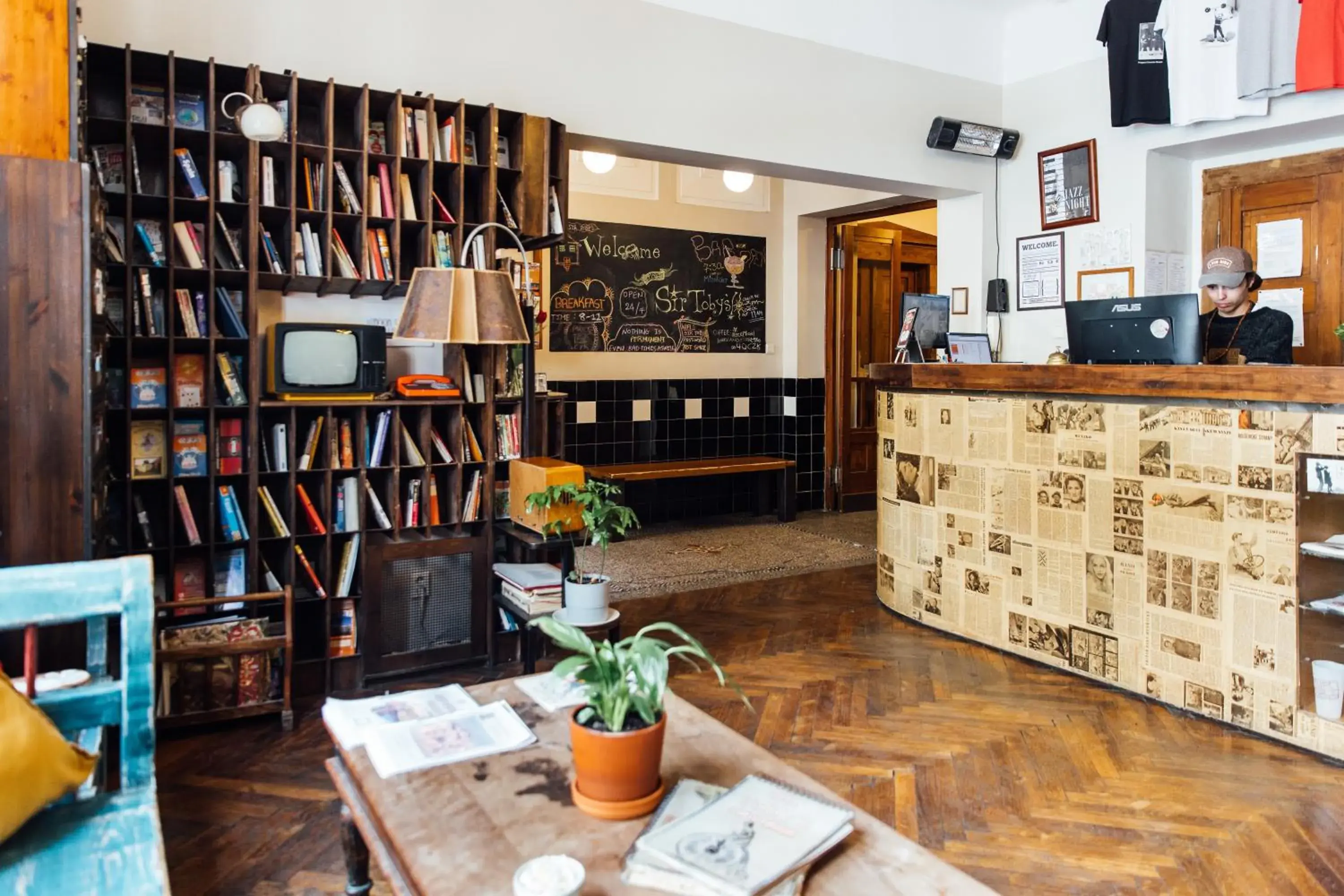 Lobby or reception, Library in Sir Toby's Hostel