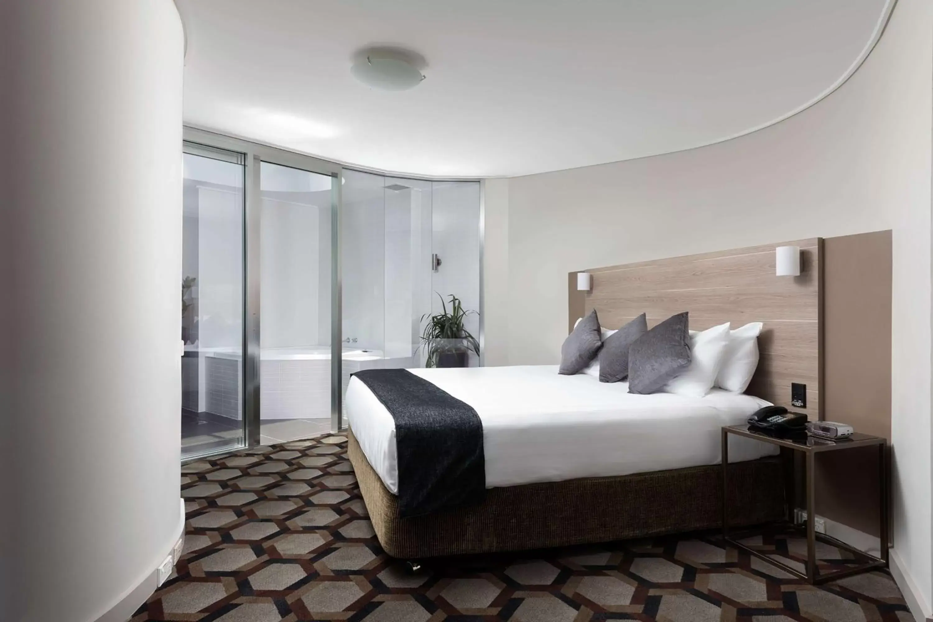 Photo of the whole room, Bed in Rydges Canberra