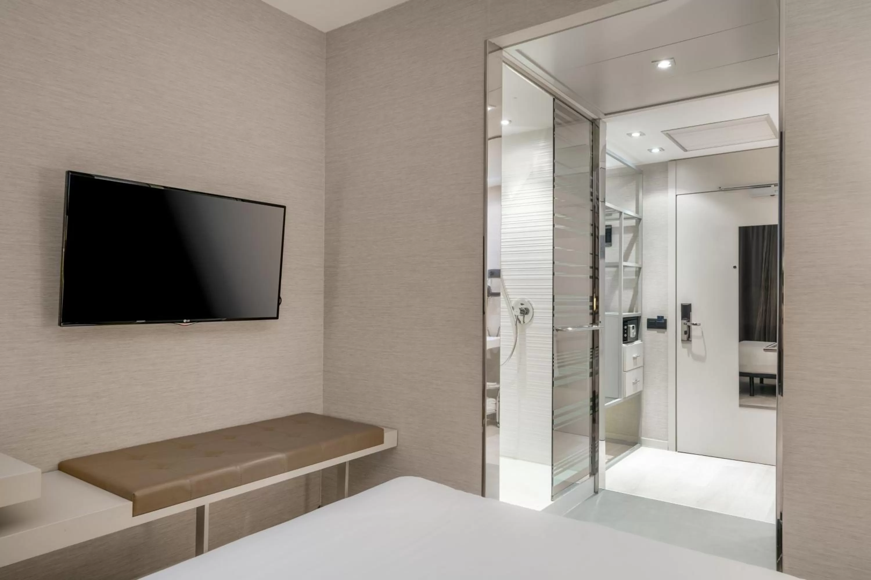 Shower in SH Colón Valencia