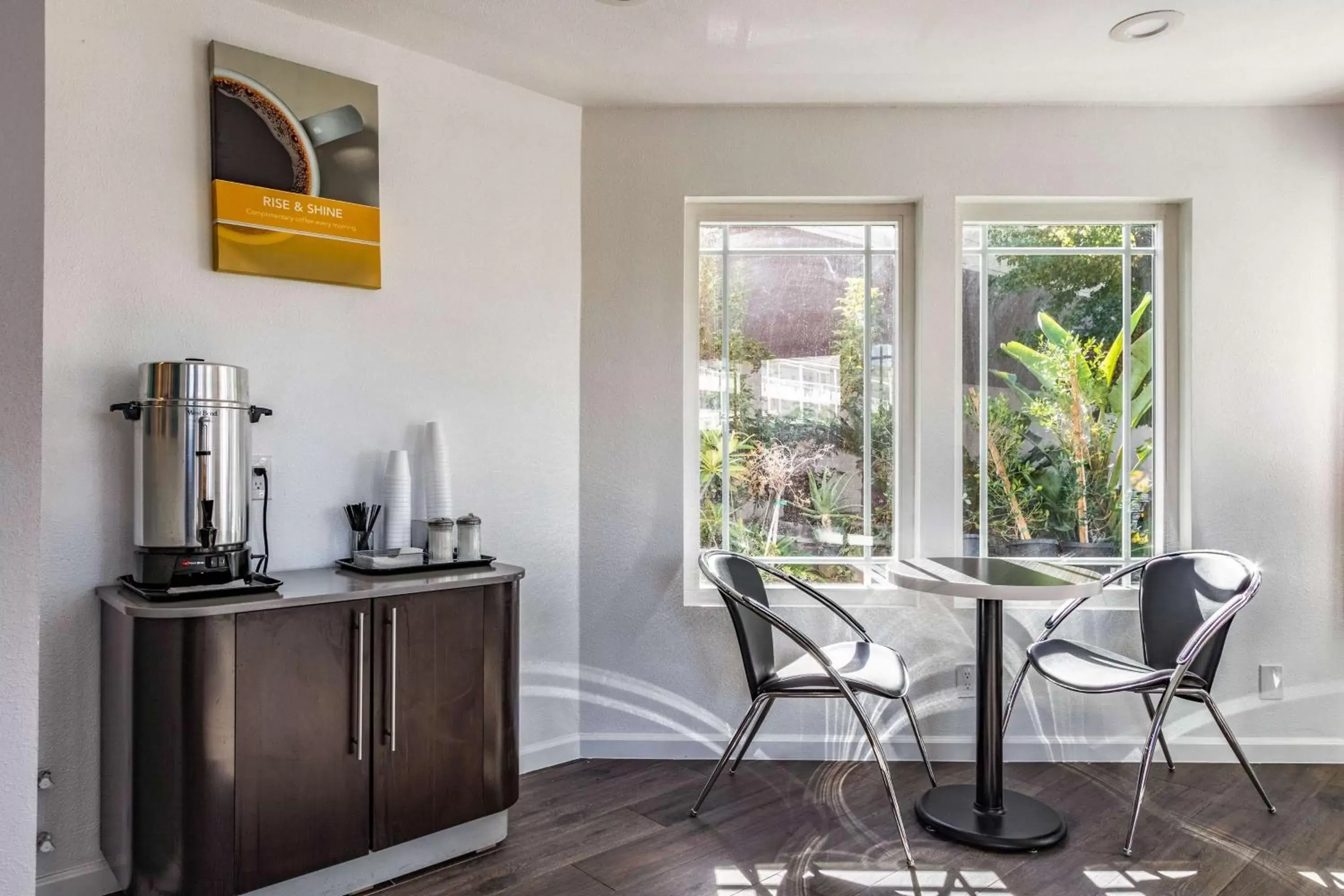 Lobby or reception in Motel 6-Fountain Valley, CA - Huntington Beach Area Lobby or reception in Motel 6-Fountain Valley, CA - Huntington Beach Area