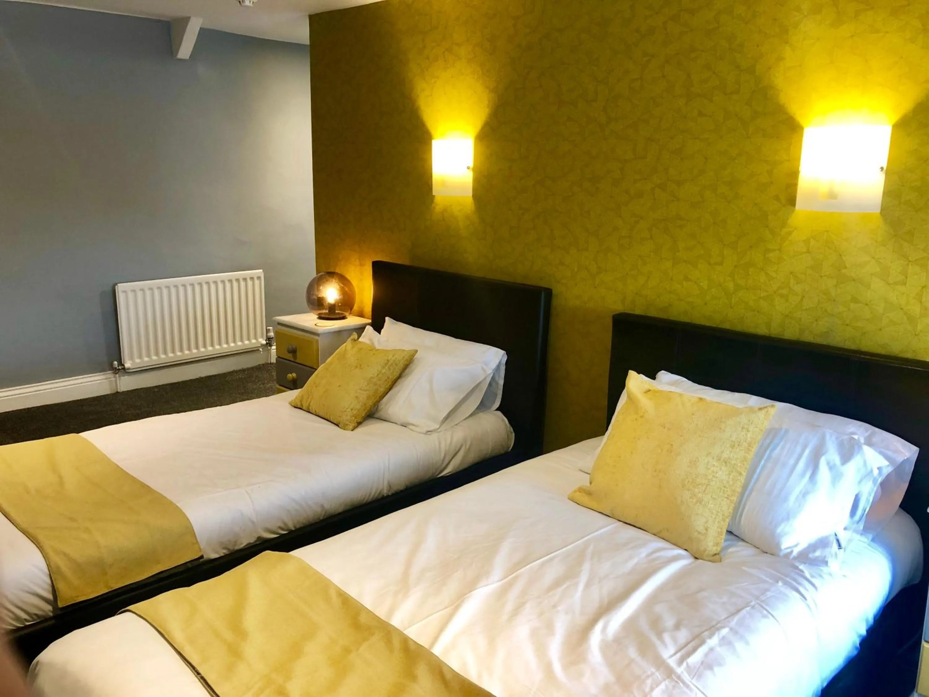 Bedroom, Bed in Hardwick Arms Hotel