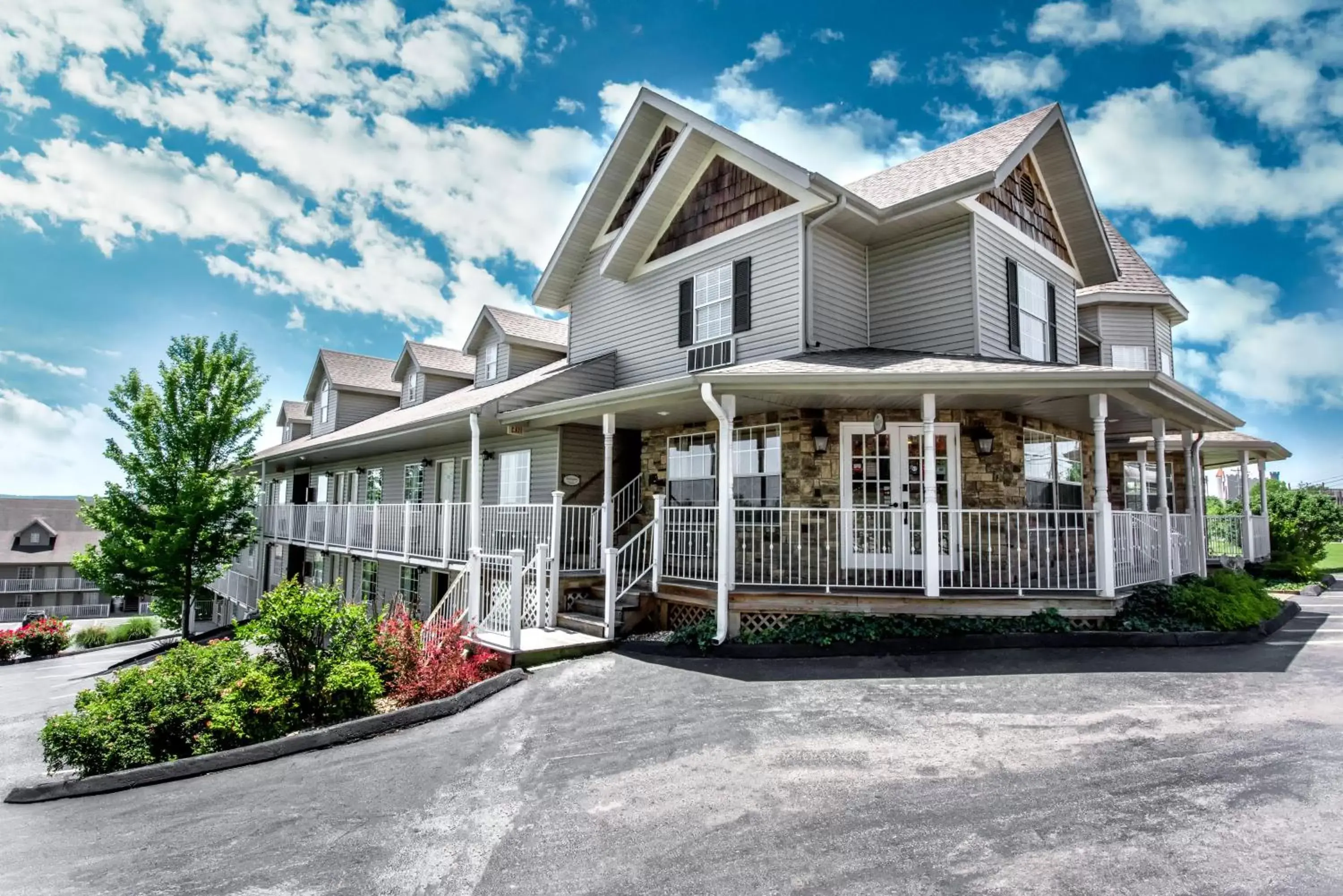 Facade/entrance, Property Building in Gazebo Inn