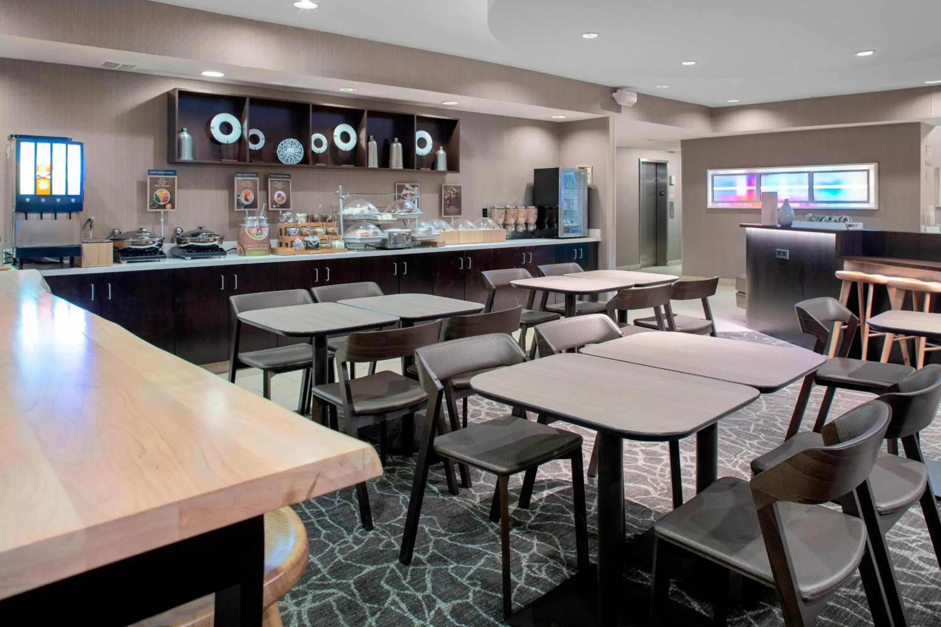 Breakfast, Restaurant/Places to Eat in SpringHill Suites by Marriott Memphis East Galleria