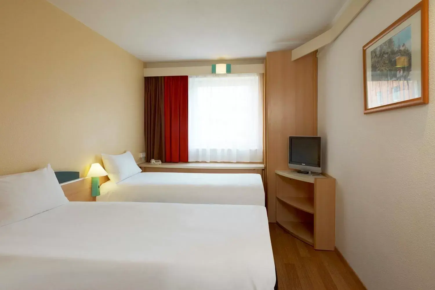 Photo of the whole room, Bed in Ibis Poznan Stare Miasto