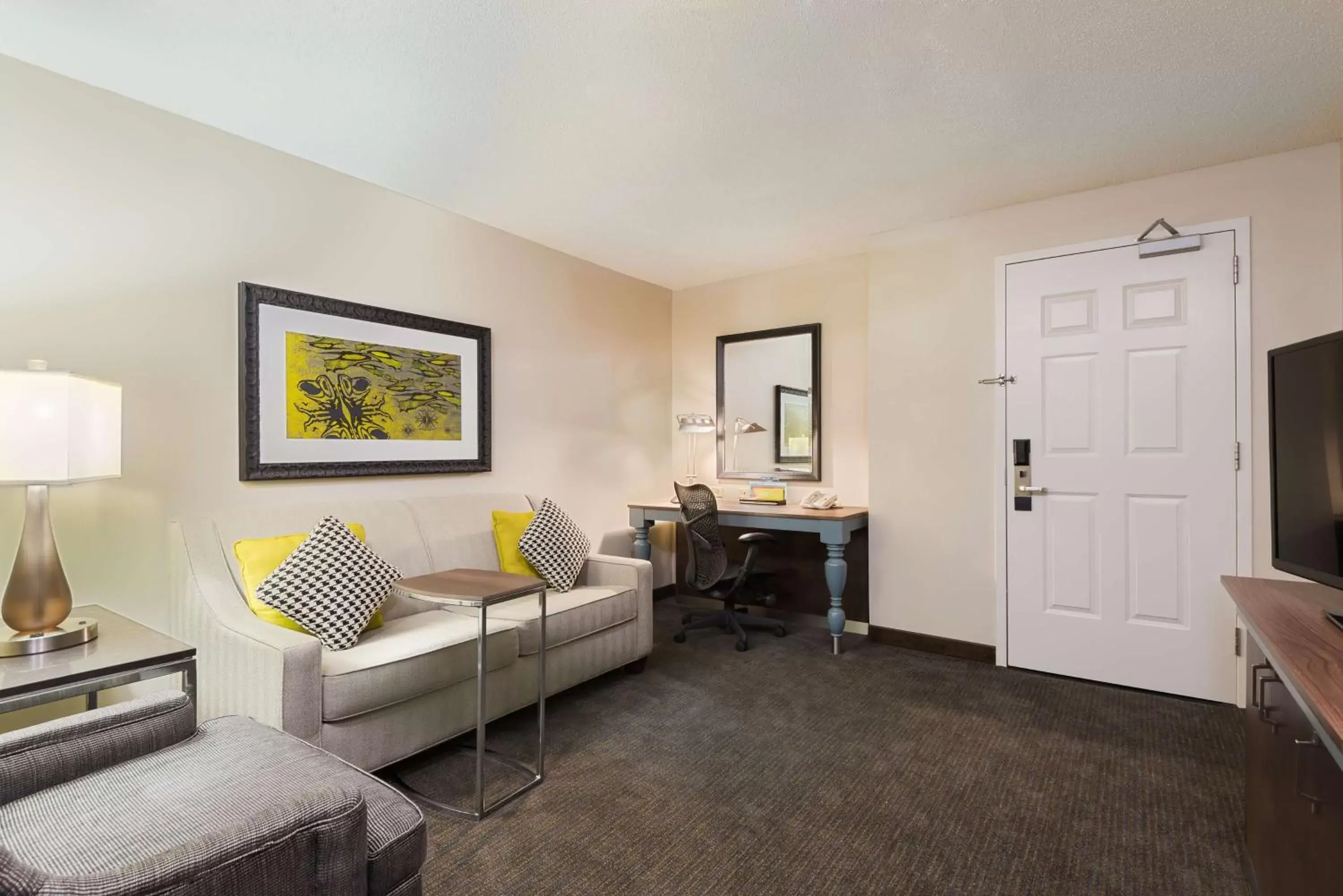 Living room, Seating Area in Hilton Garden Inn Westbury