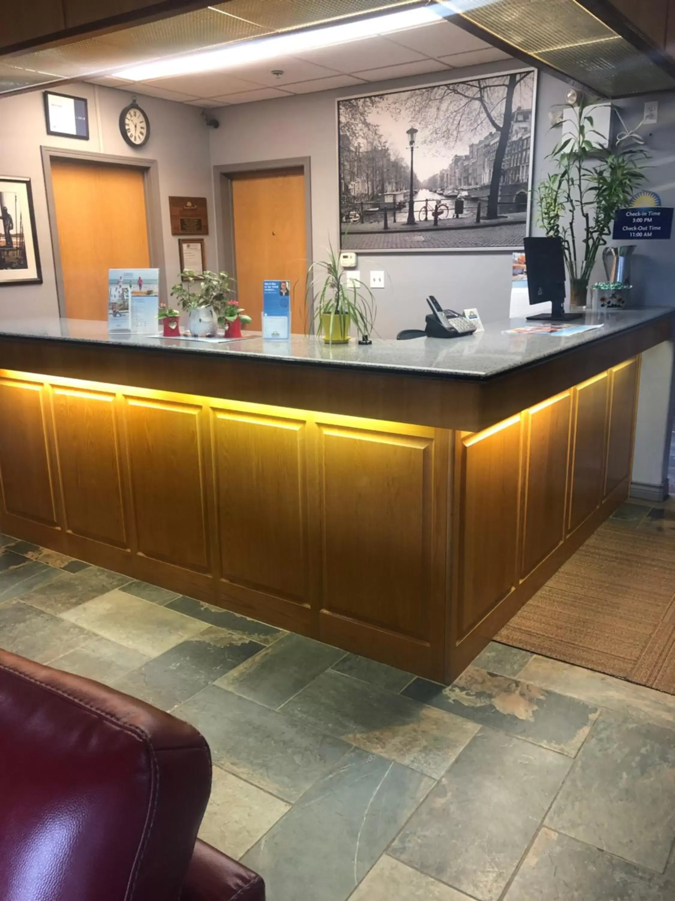 Lobby or reception in Days Inn by Wyndham Hinton Lobby or reception in Days Inn by Wyndham Hinton