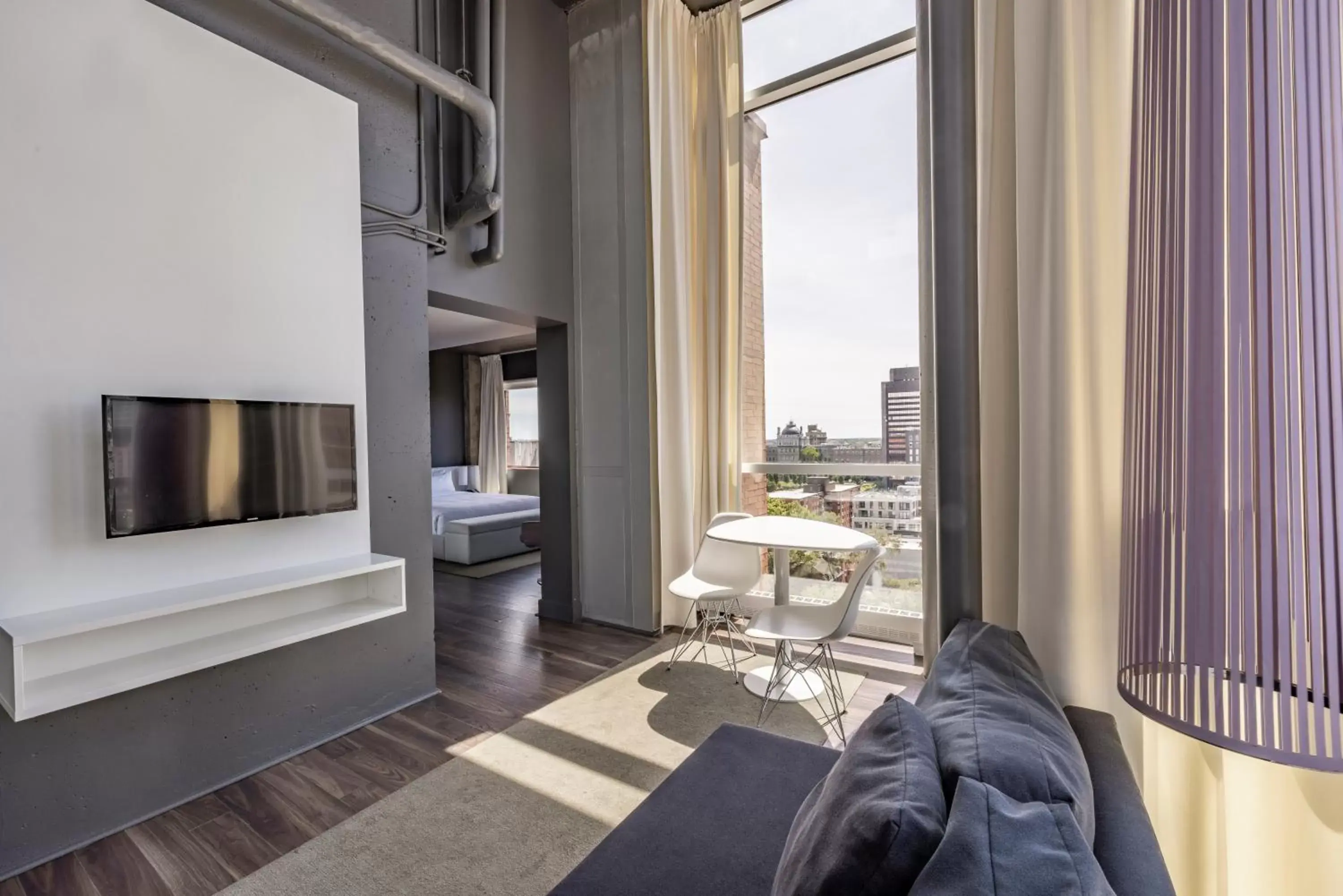 TV and multimedia, Seating Area in Hotel Zero 1 Montreal