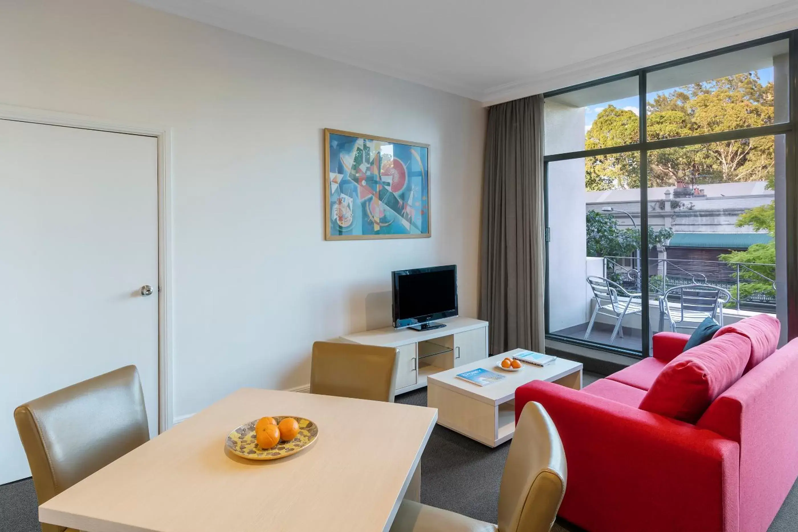 Living room, Seating Area in Nesuto Woolloomooloo