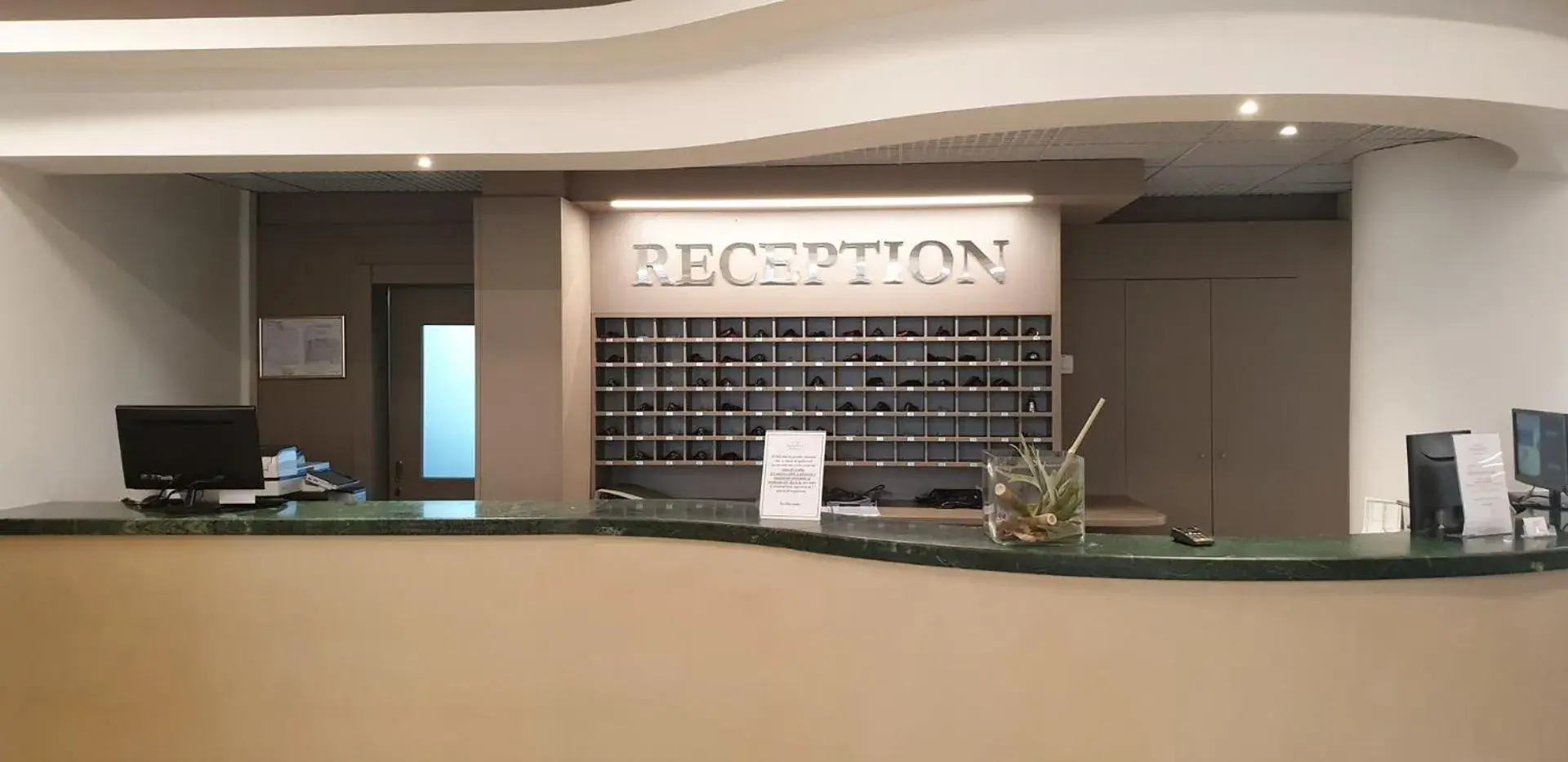 Lobby/Reception in Hotel President