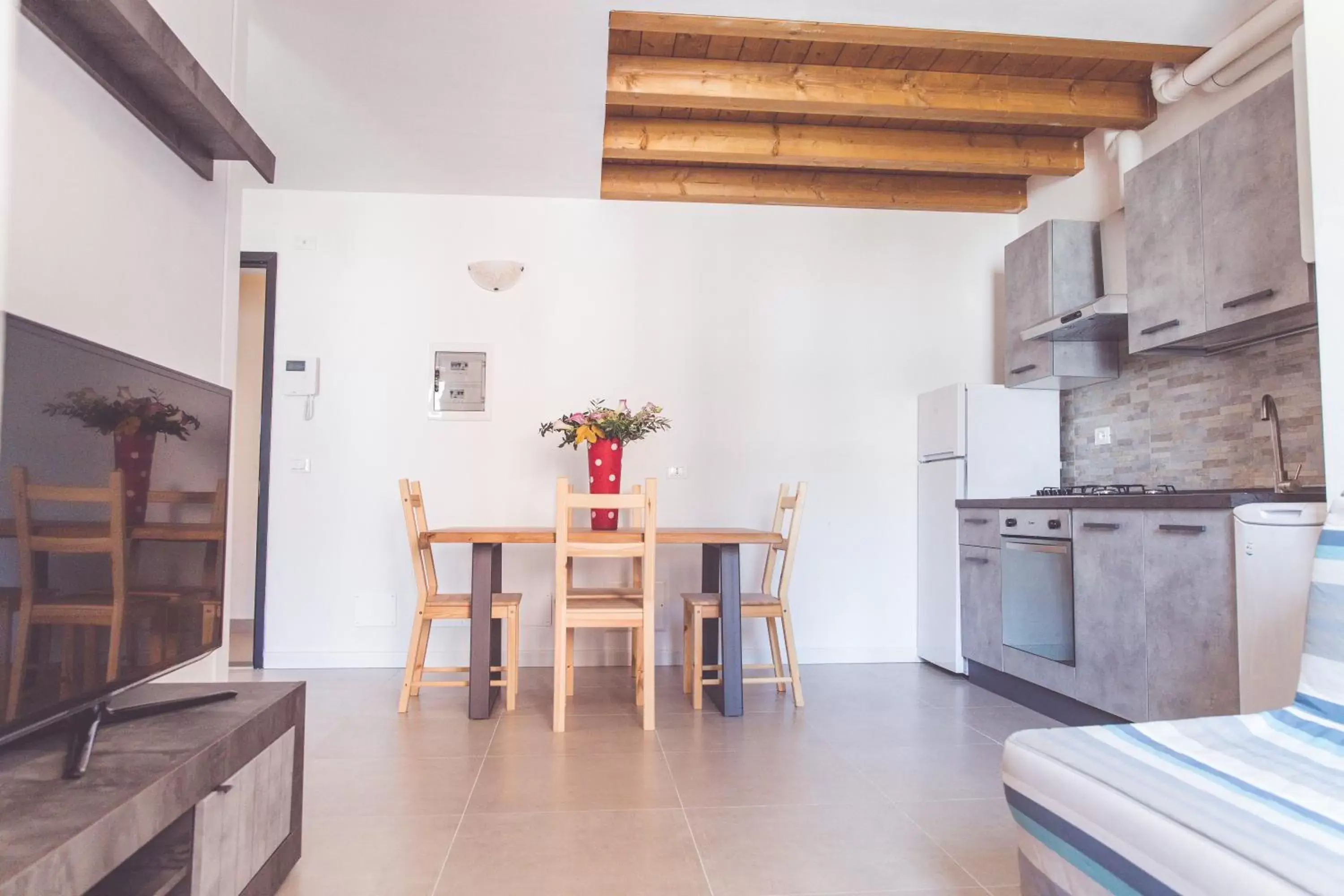 Living room, Kitchen/Kitchenette in Albergo Montenegro