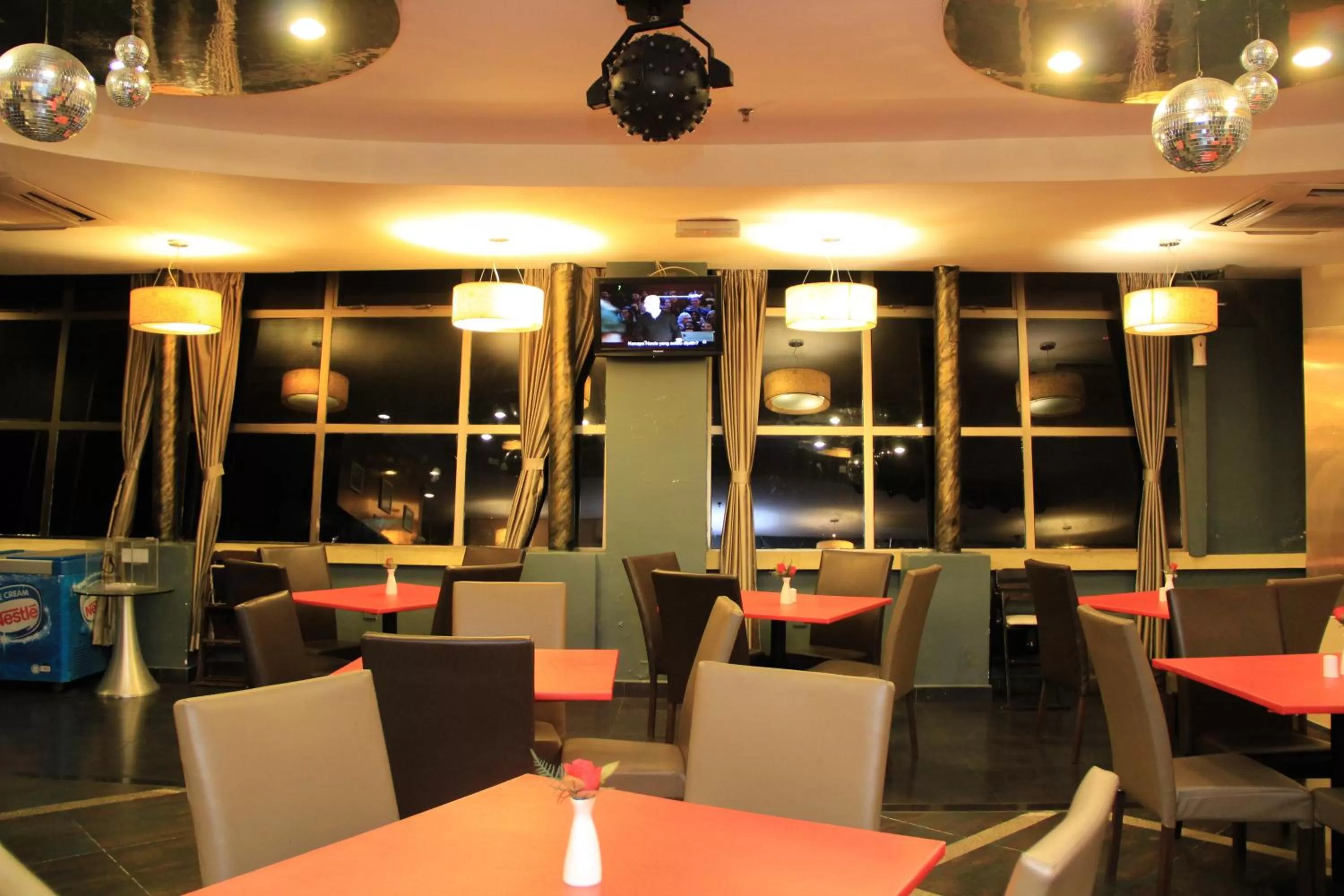 Restaurant/places to eat in Shervinton Executive Boutique Hotel