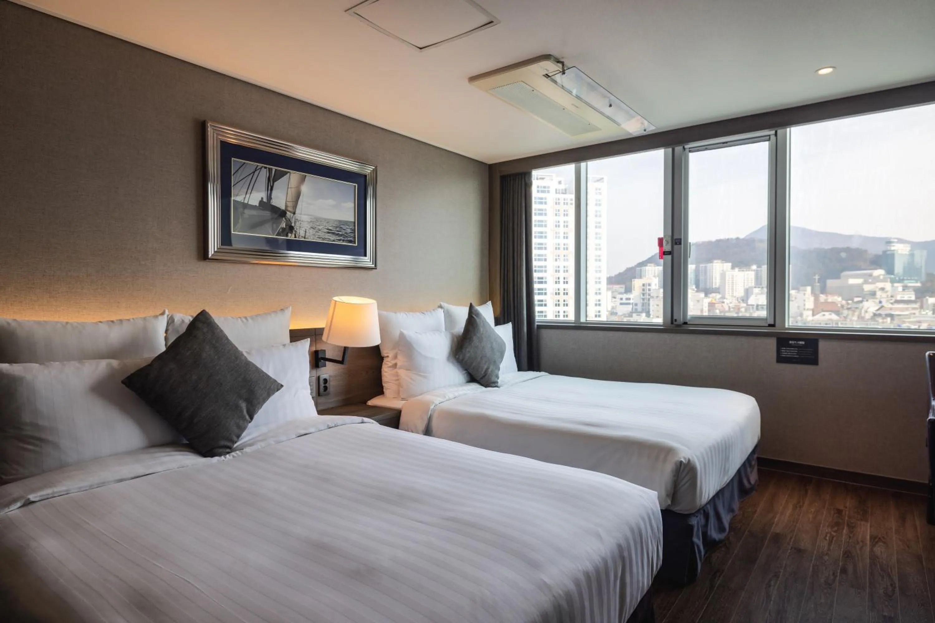 Bed in Kent Hotel Gwangalli by Kensington