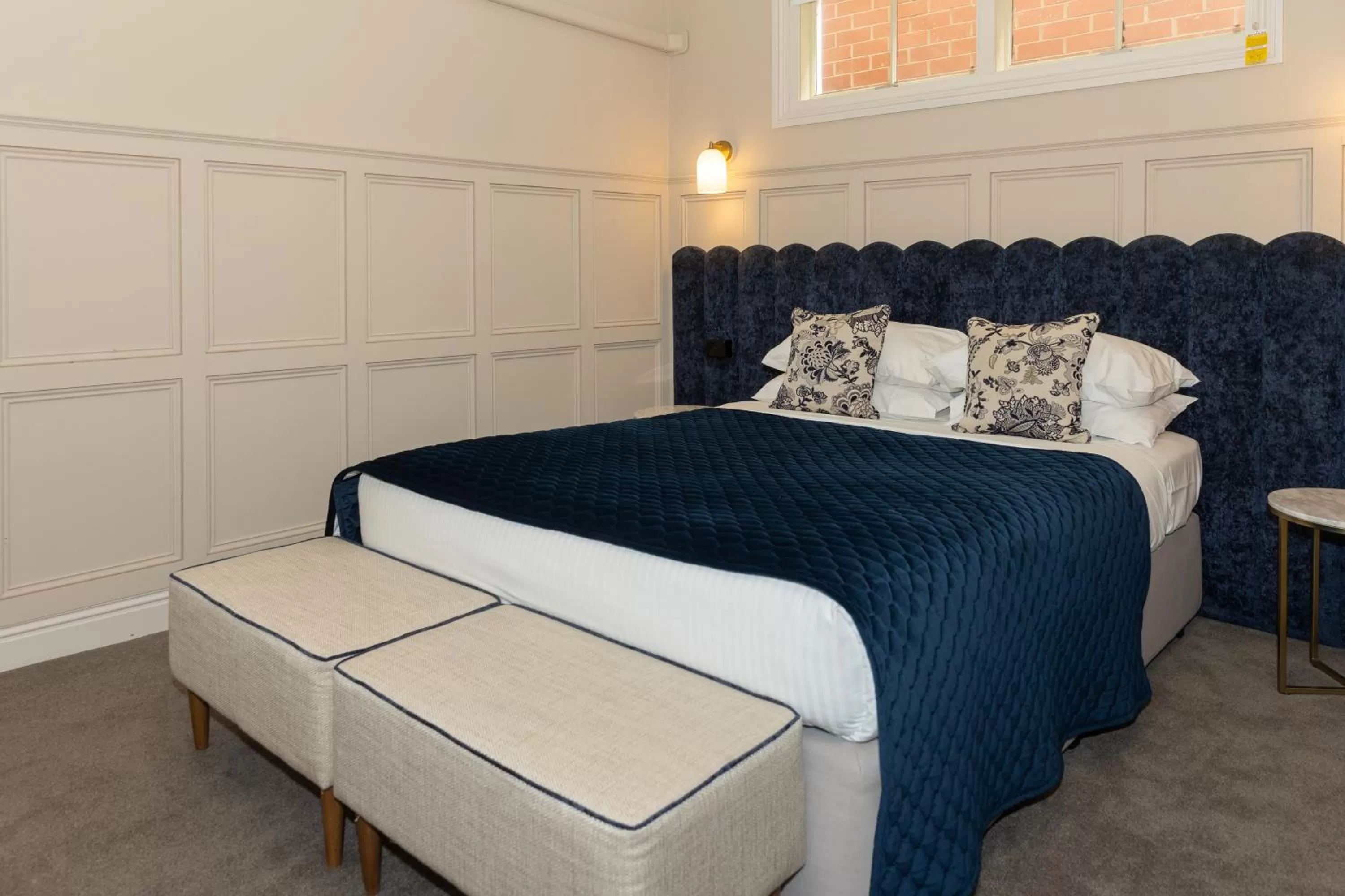 Bed in Mount Gambier Hotel