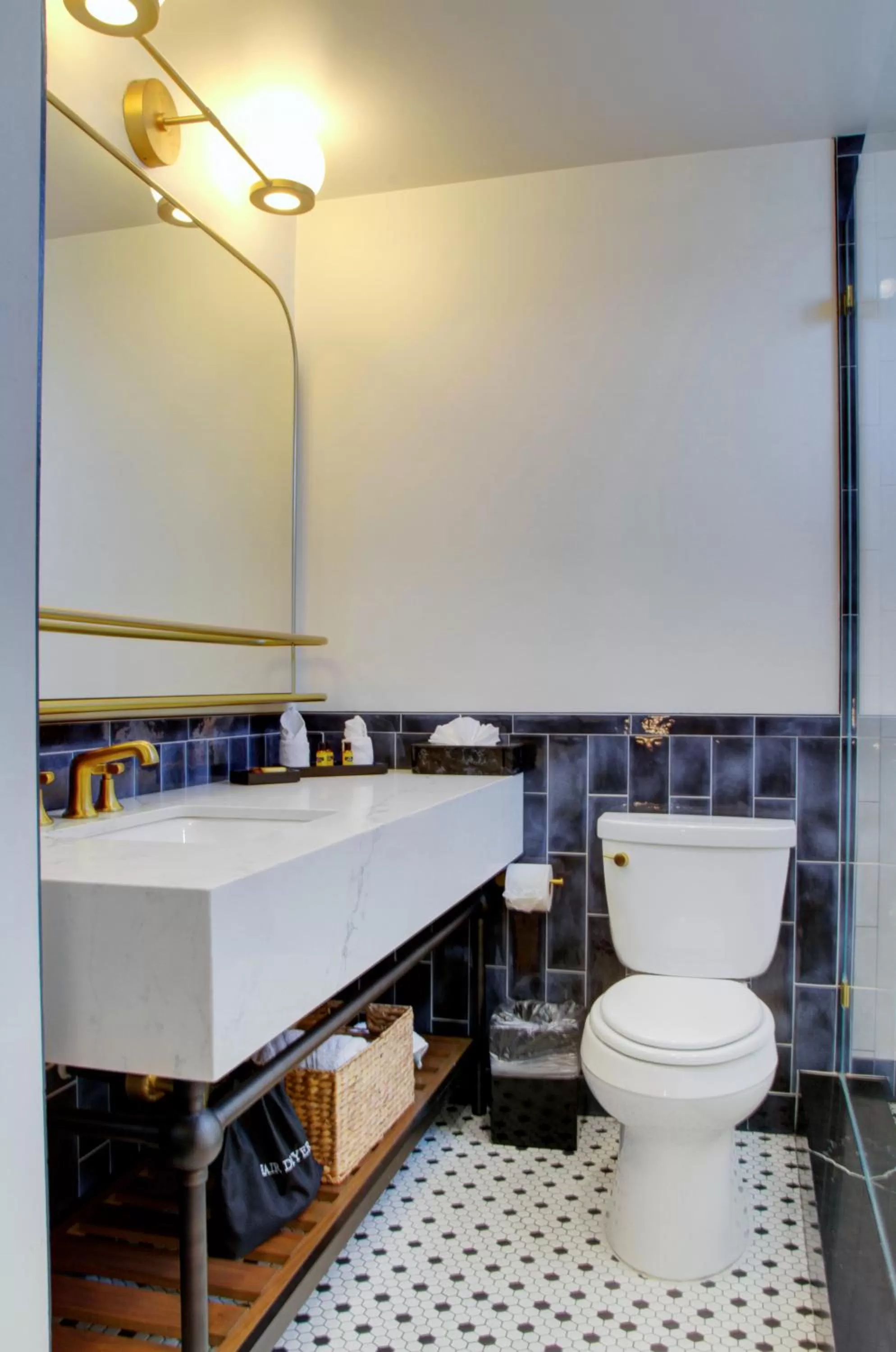 Toilet in The Hollywood Franklin Hotel near Universal Studios