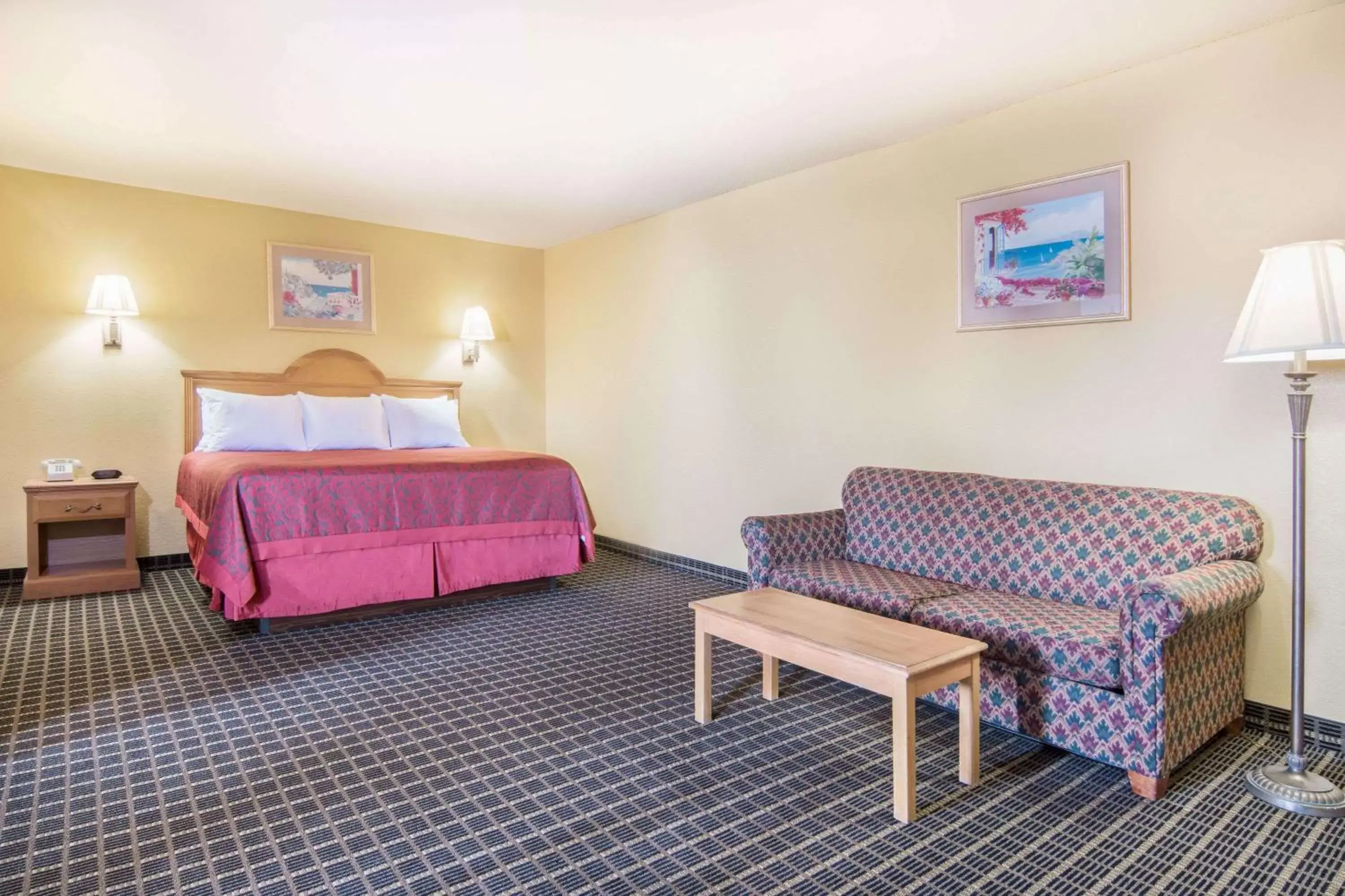 Photo of the whole room, Bed in Days Inn by Wyndham San Antonio Interstate Hwy 35 North