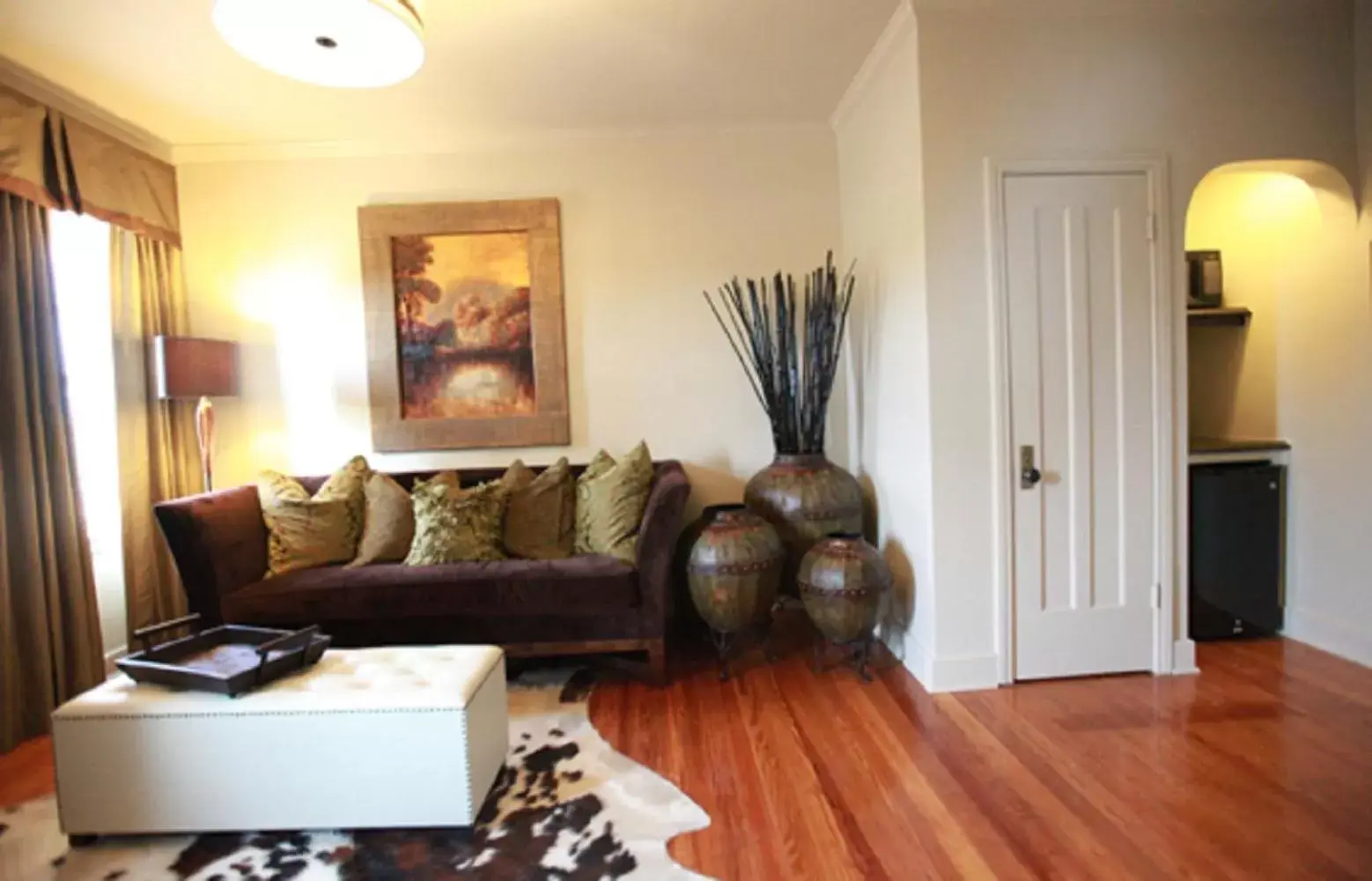 Living room, Seating Area in The Campbell Hotel