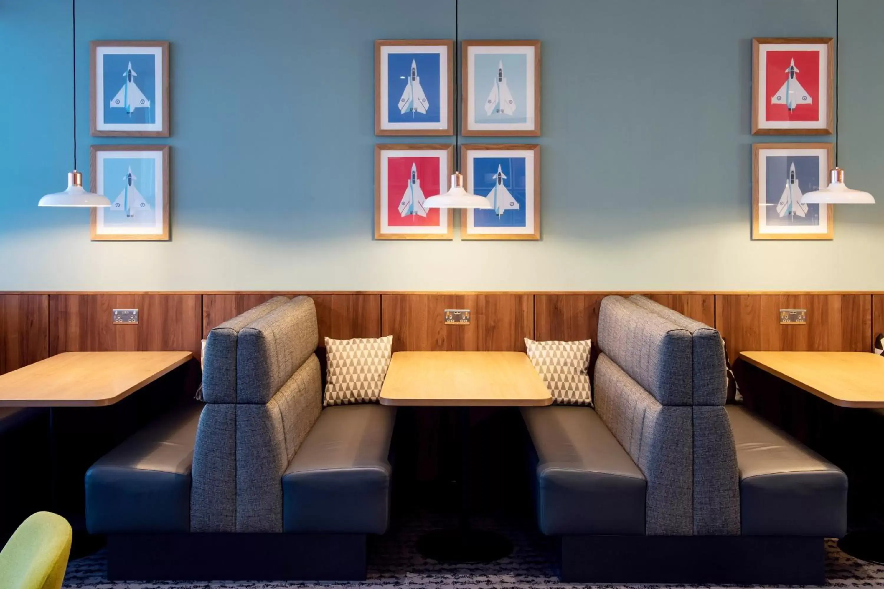 Lounge or bar, Seating Area in Holiday Inn Preston, an IHG Hotel