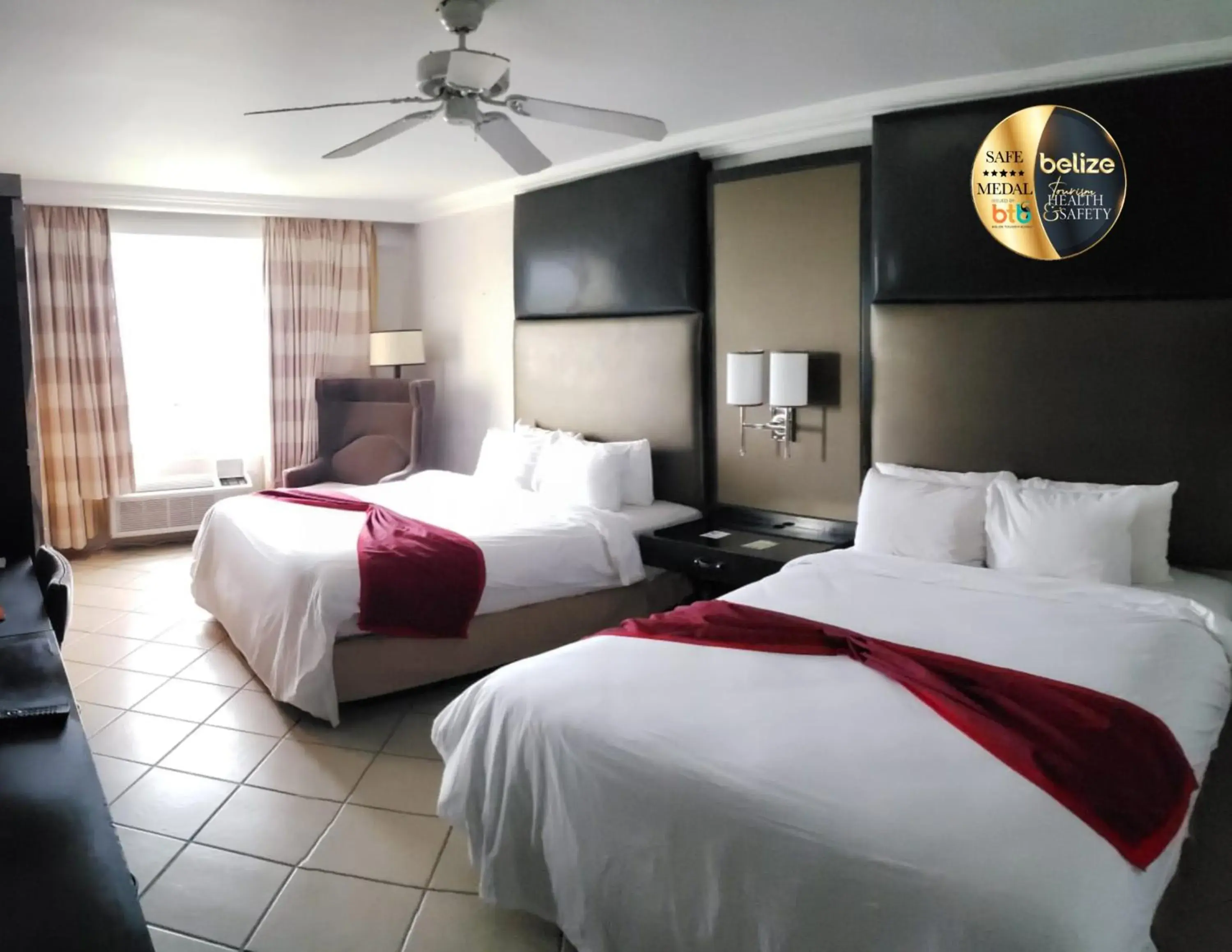 Restaurant/places to eat, Bed in Ramada by Wyndham Princess Belize City