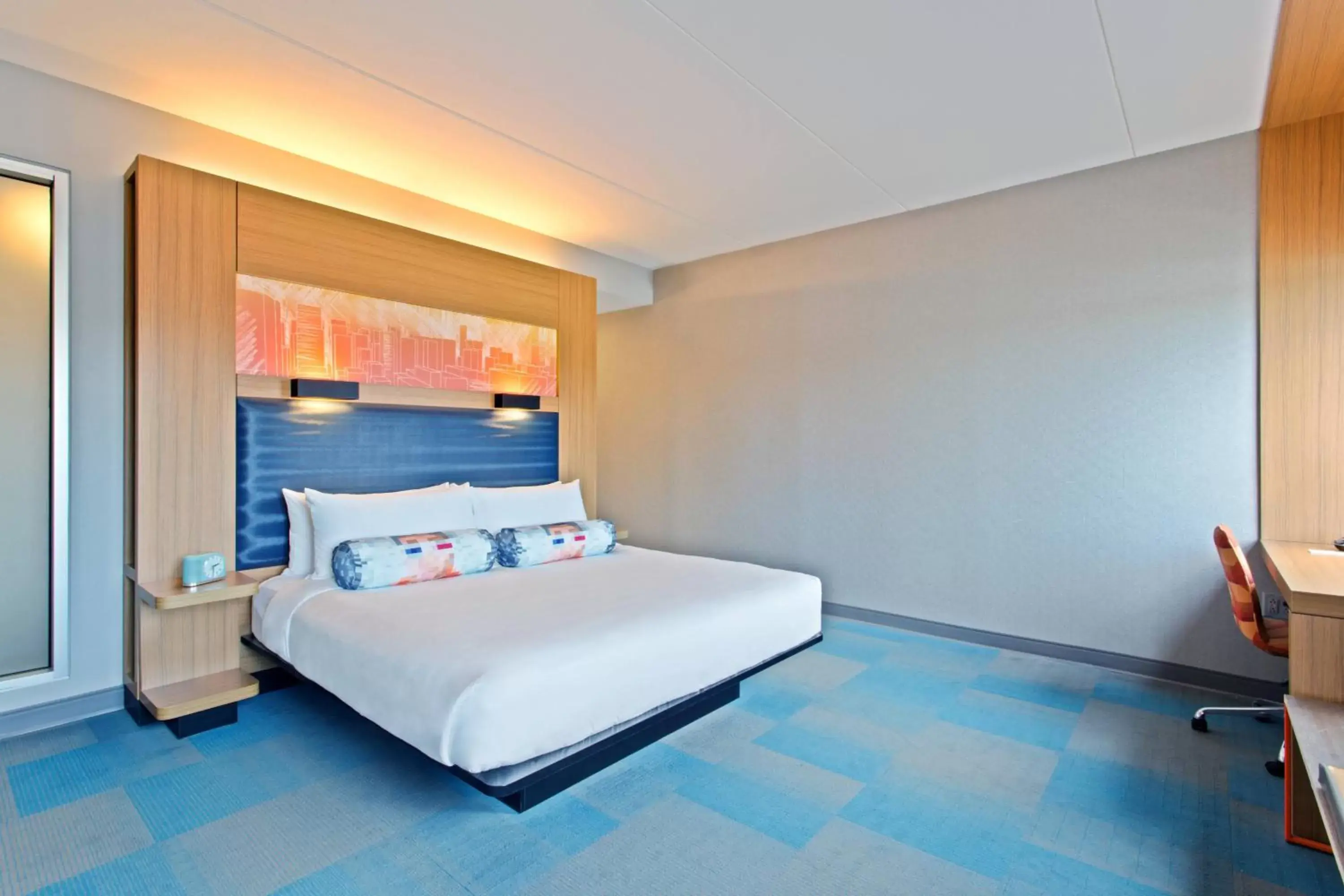 Photo of the whole room, Bed in Aloft Birmingham Soho Square