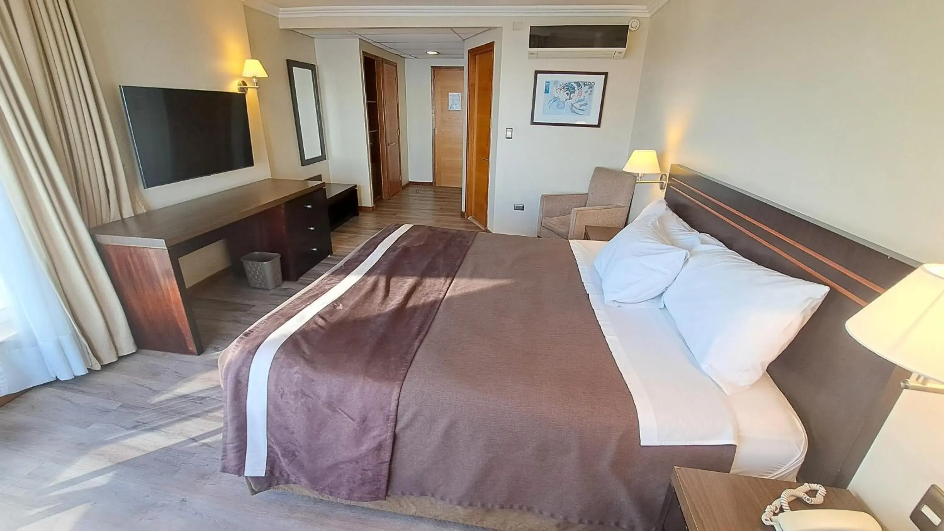 Bedroom, Bed in Hotel Diego de Almagro Valparaíso