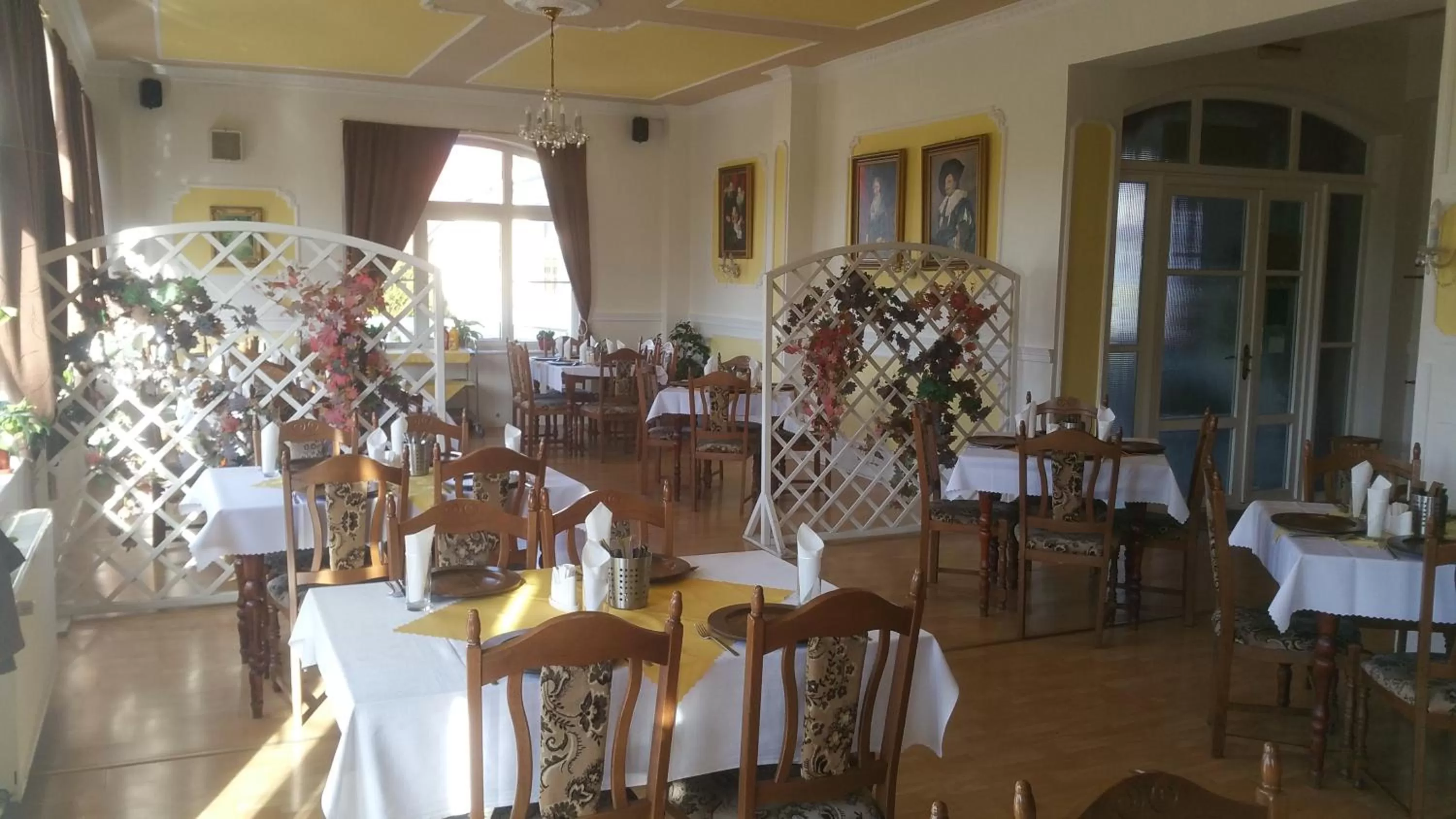 Restaurant/places to eat in Simple Pension Velický Zámoček