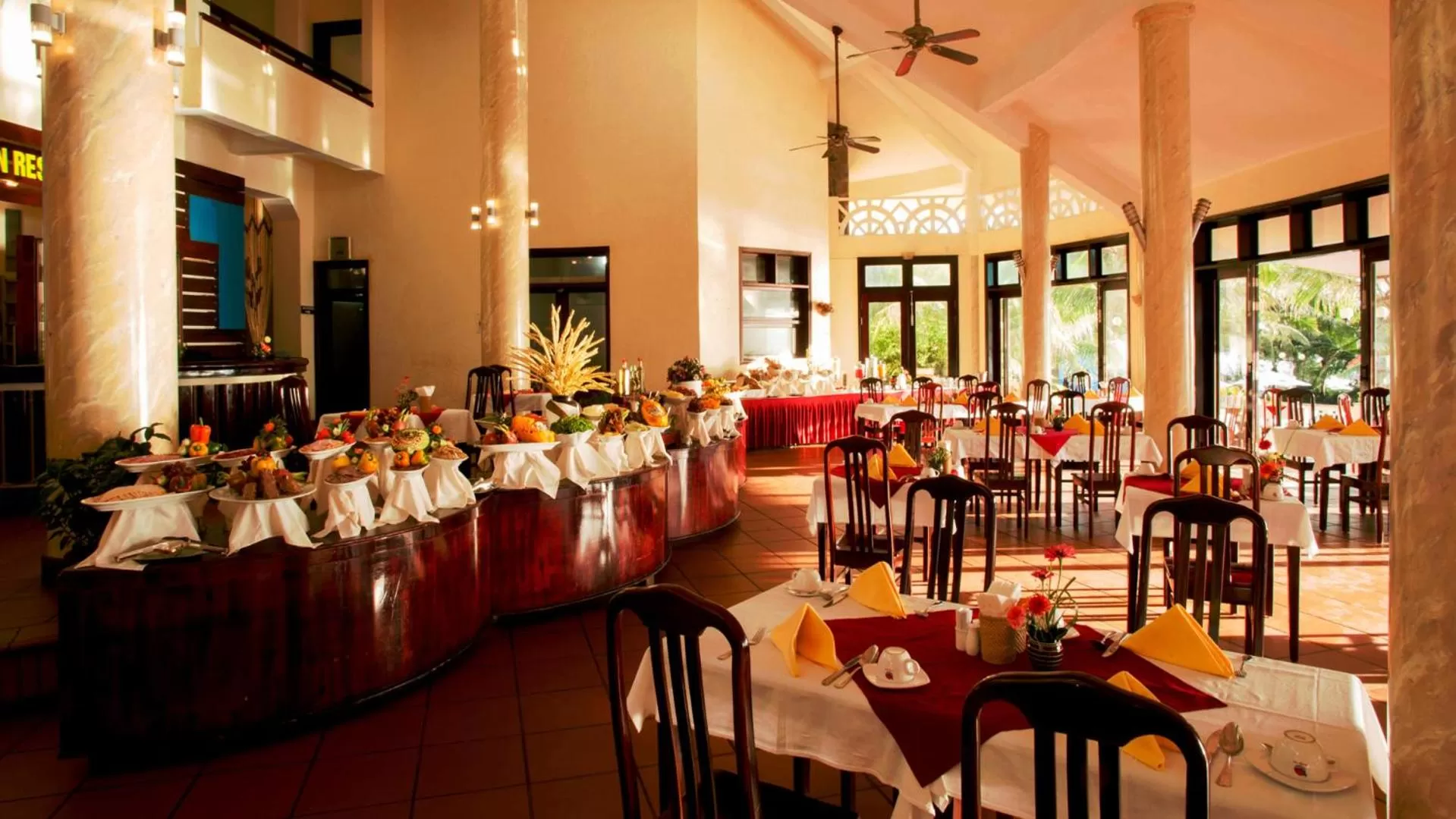 Restaurant/places to eat in Golden Coast Resort & Spa