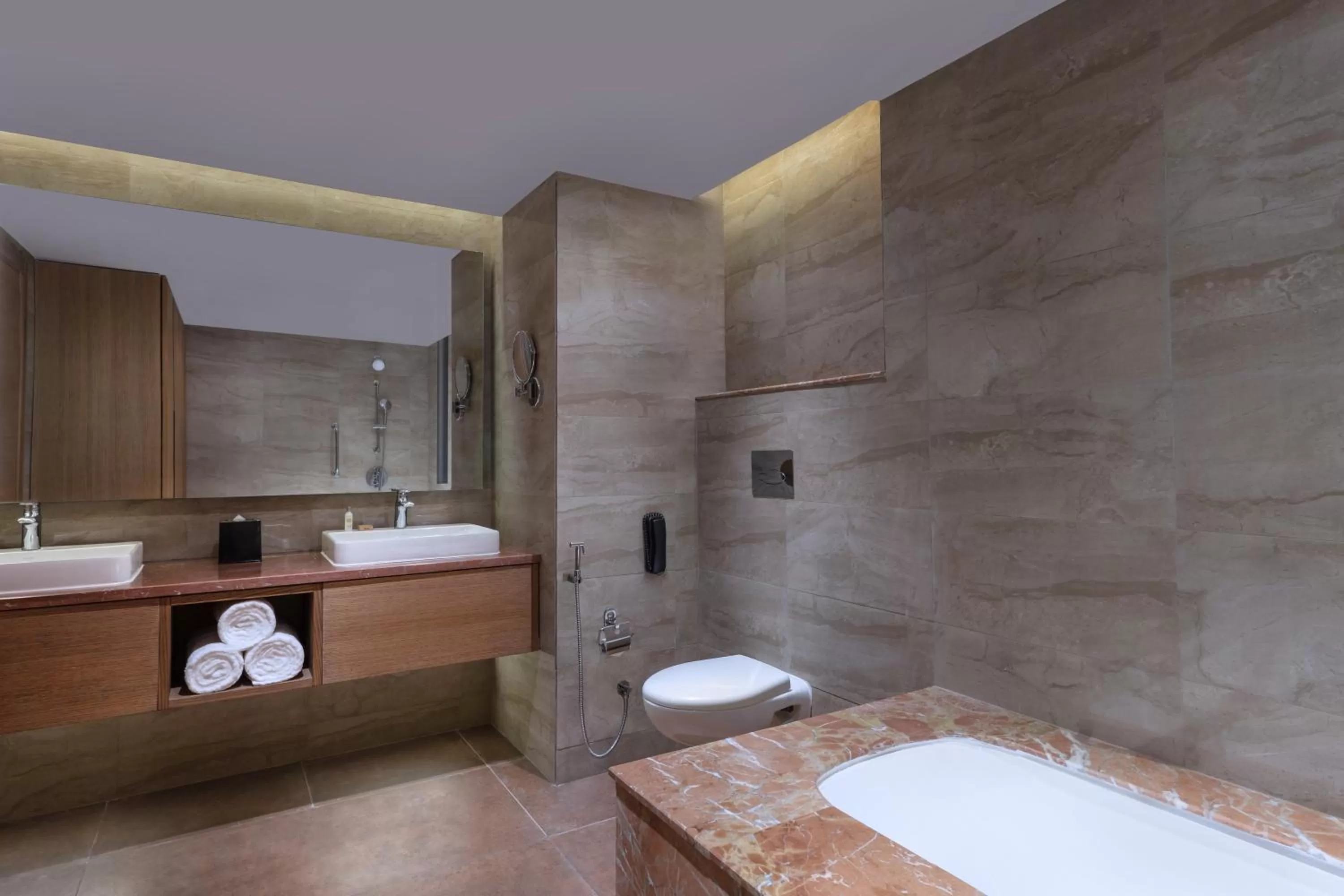 Shower in DoubleTree By Hilton Jaipur Amer