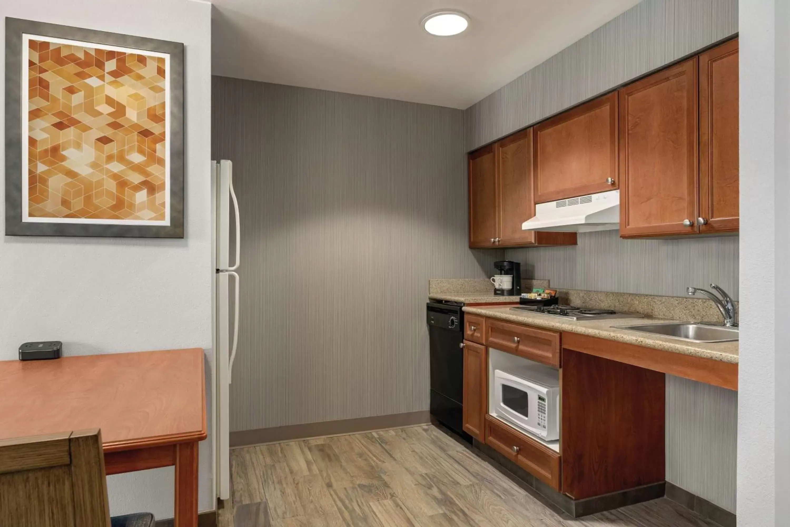 Bedroom, Kitchen/Kitchenette in Homewood Suites by Hilton Corpus Christi