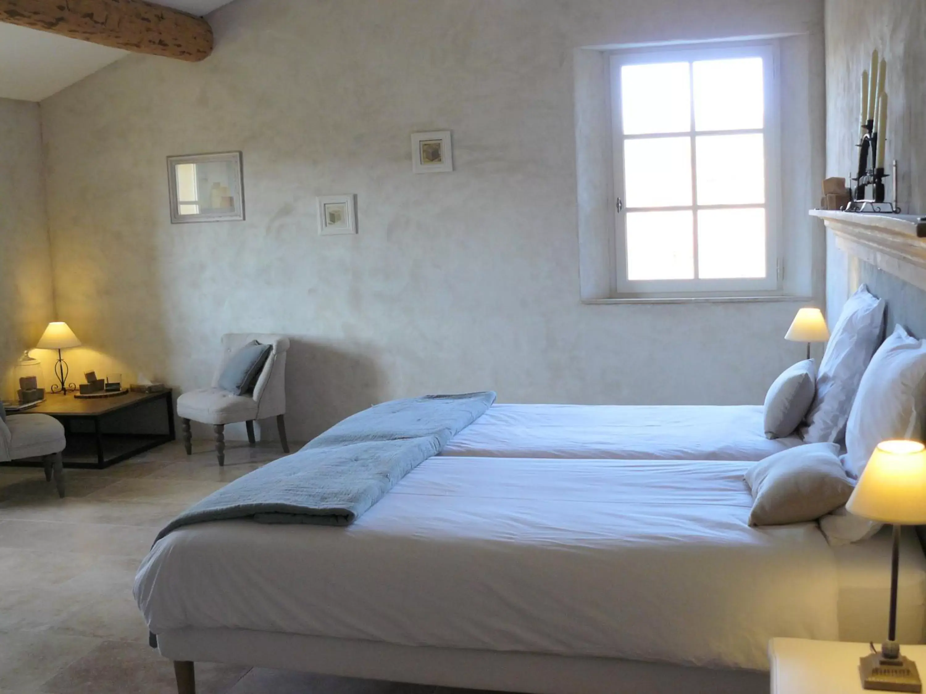 Photo of the whole room, Bed in Mas du Vieux Tilleul