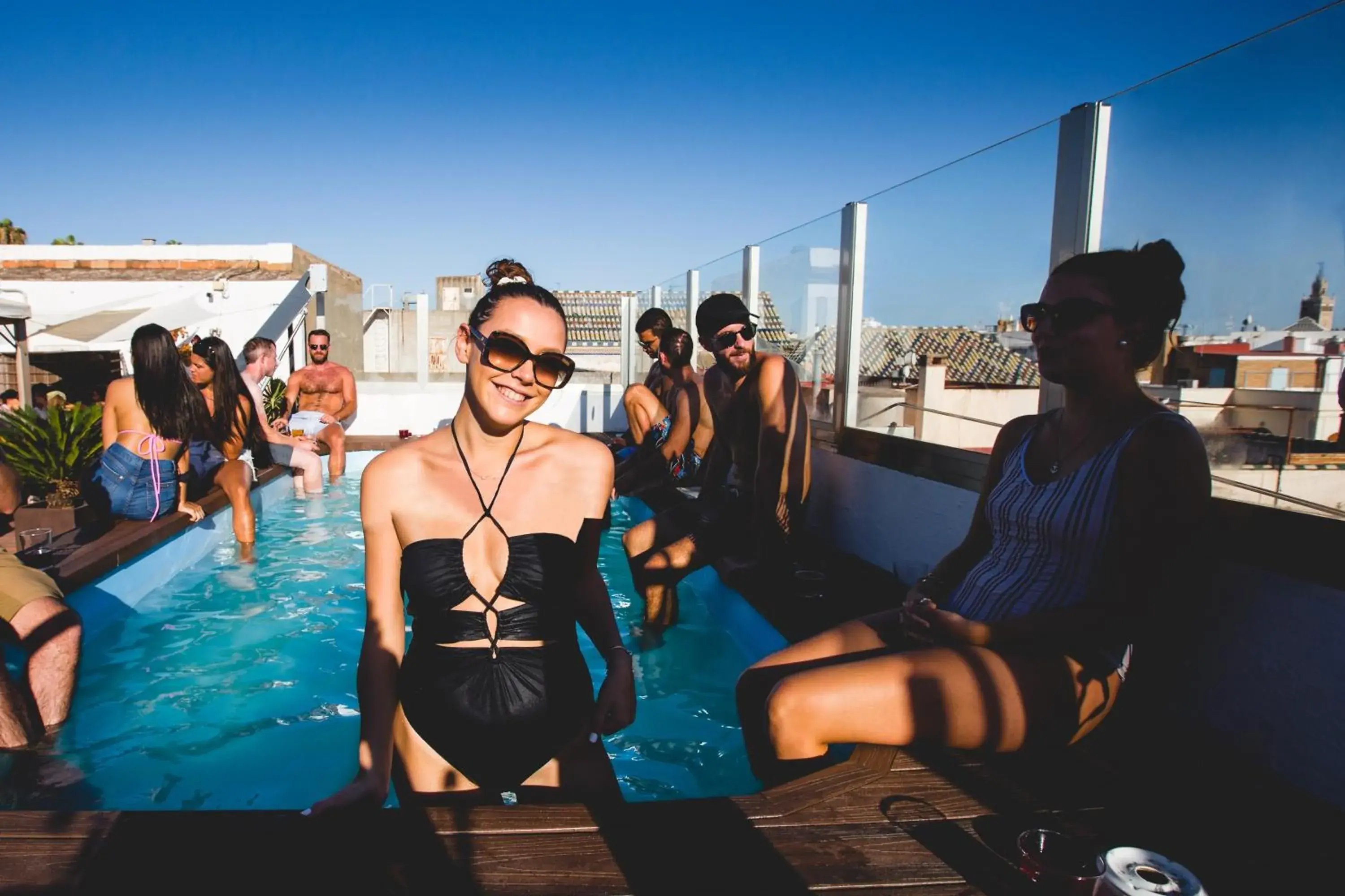 Swimming pool in Oasis Backpackers' Hostel Palace Sevilla Swimming pool in Oasis Backpackers' Hostel Palace Sevilla