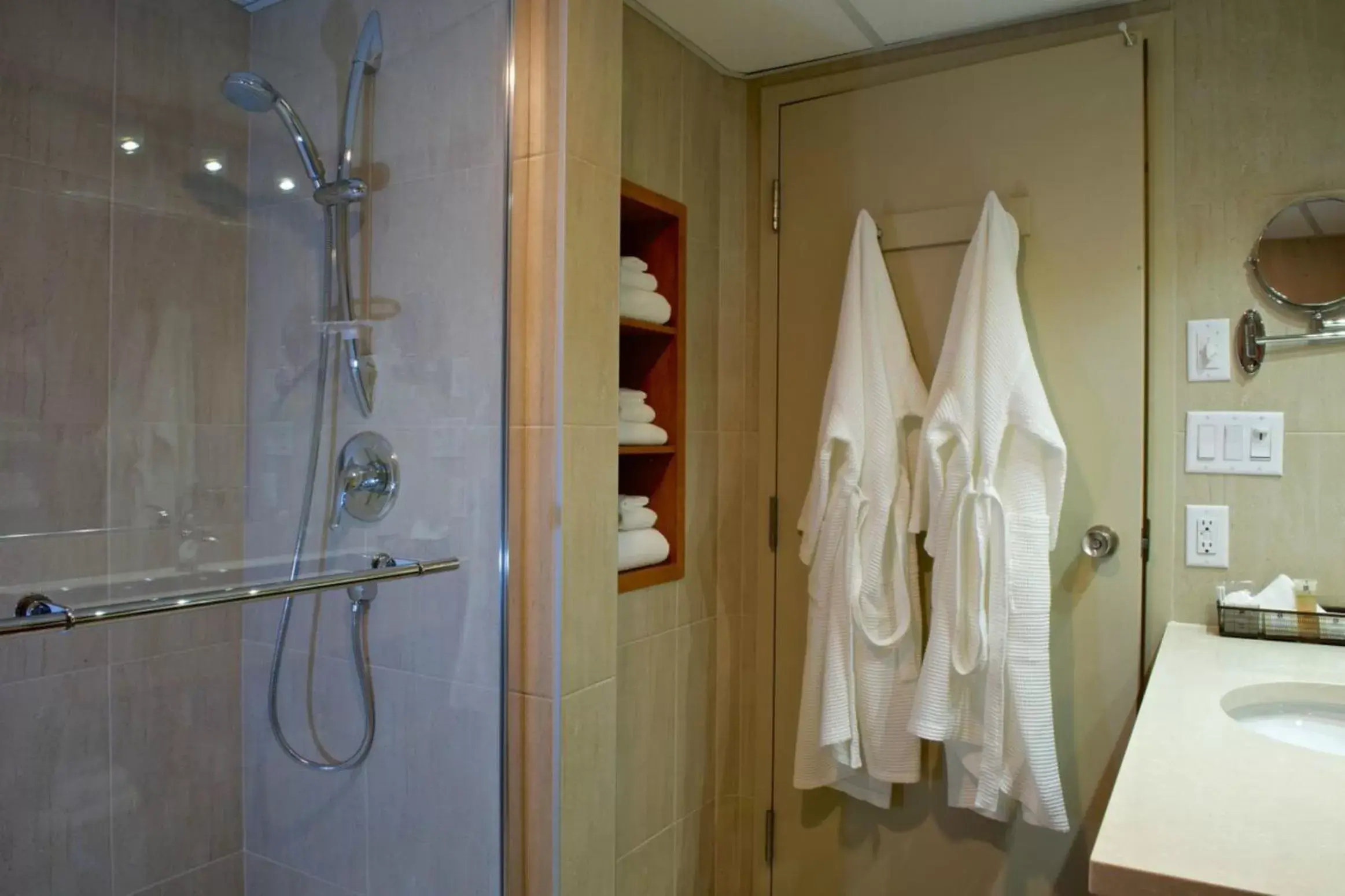 Bathroom in Hôtel Castel