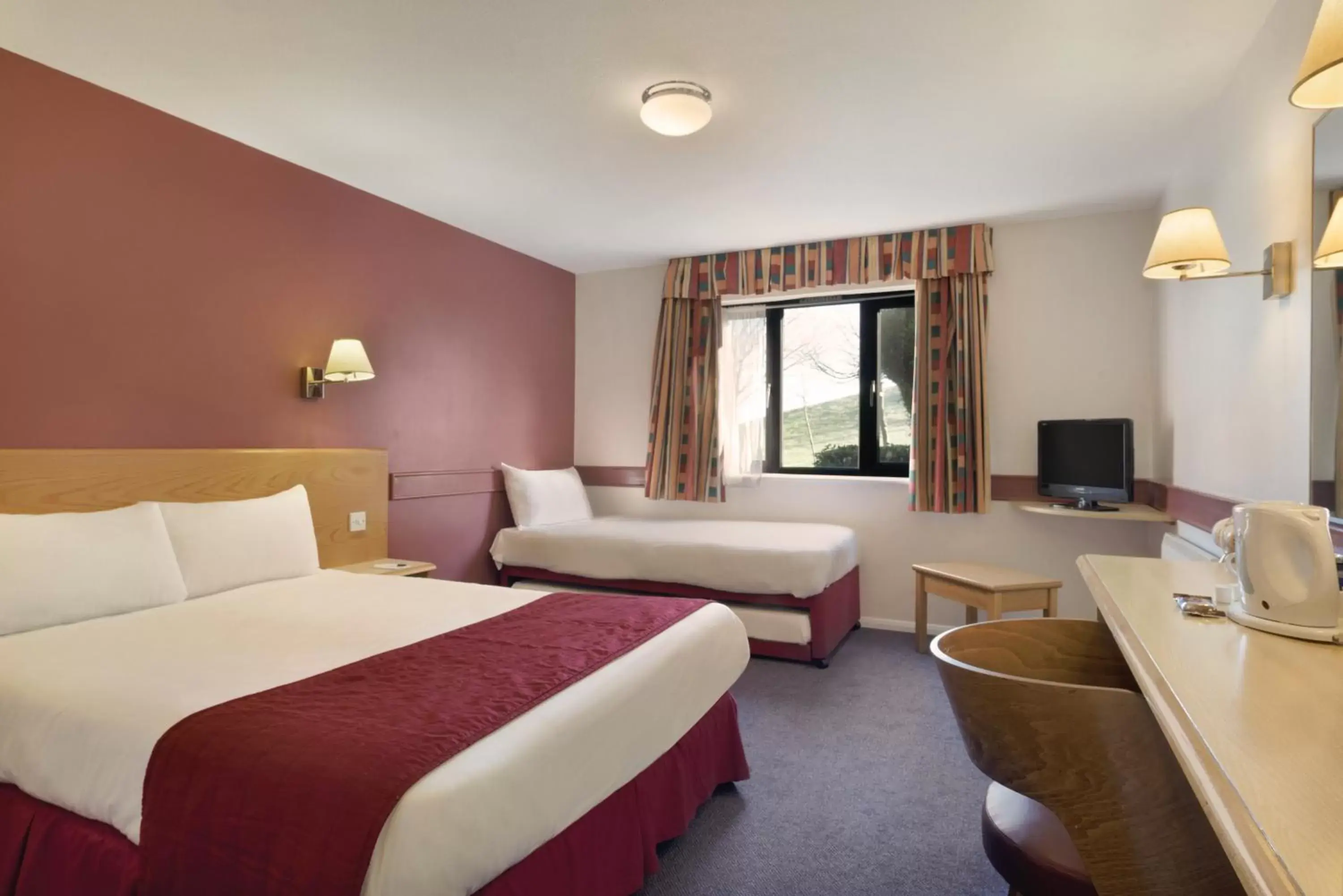 Photo of the whole room in Days Inn Hotel Membury