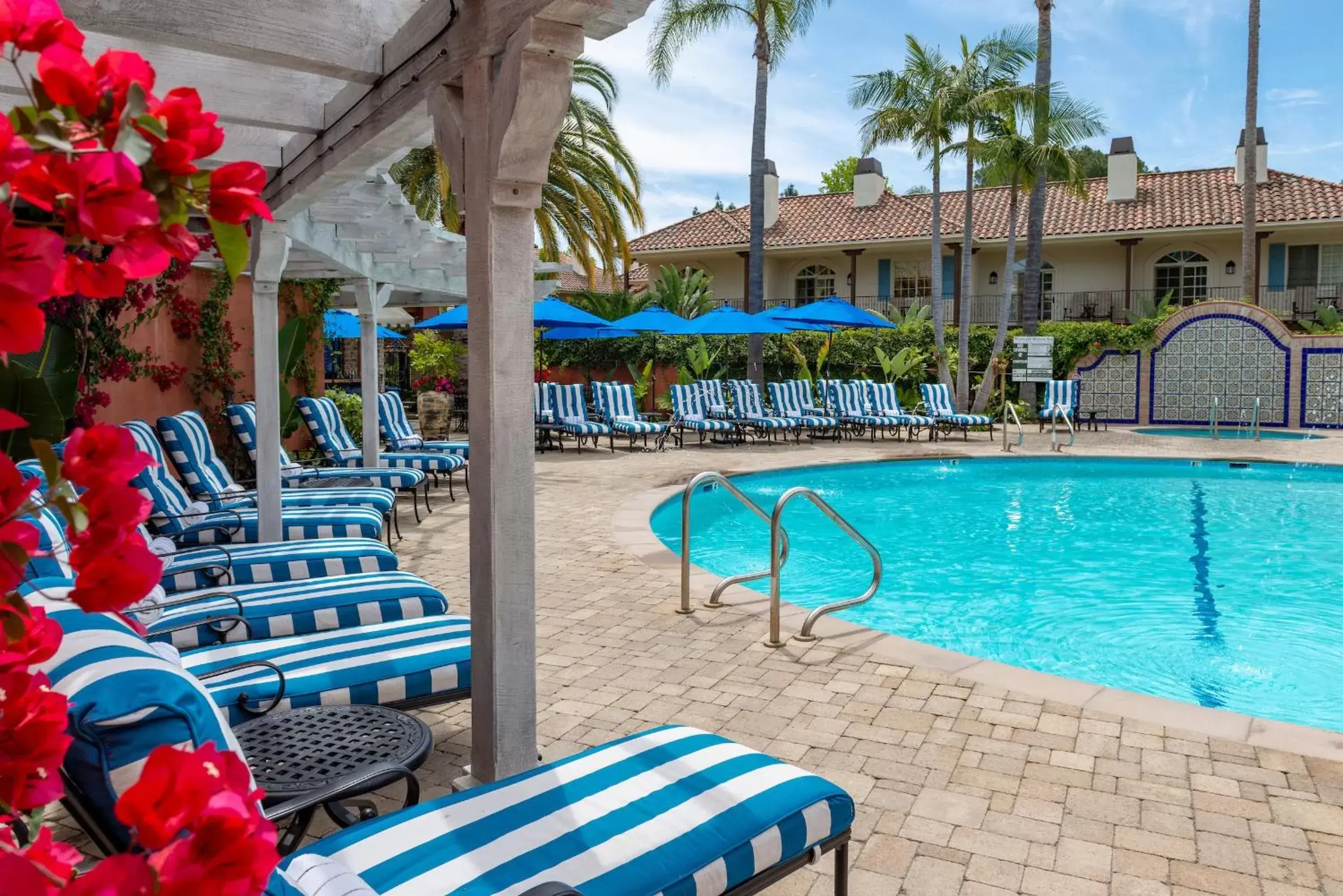 Swimming Pool in Westlake Village Inn