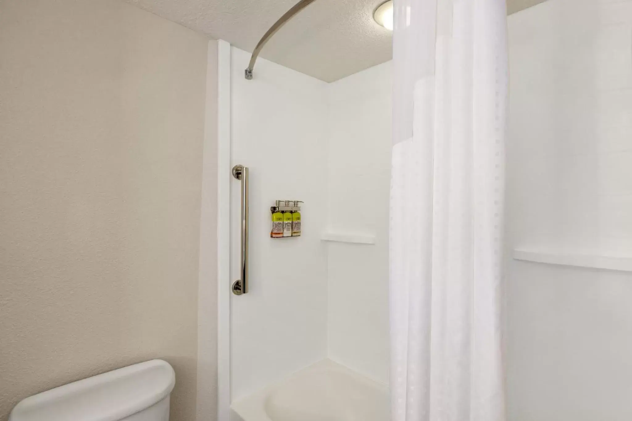 Photo of the whole room, Bathroom in Holiday Inn Express & Suites Pembroke Pines-Sheridan St, an IHG Hotel