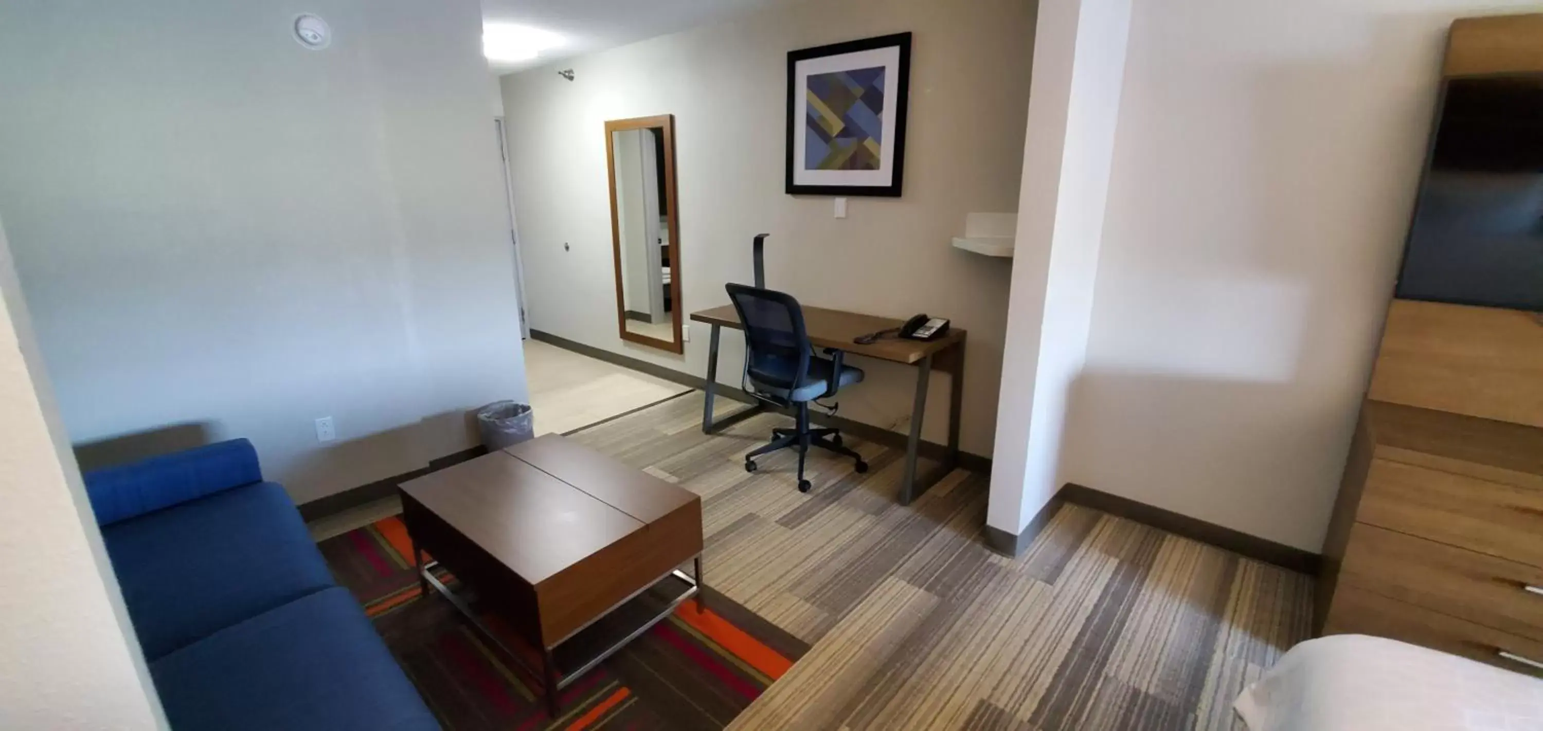 Photo of the whole room, Seating Area in Holiday Inn Express Hotel & Suites Kinston, an IHG Hotel