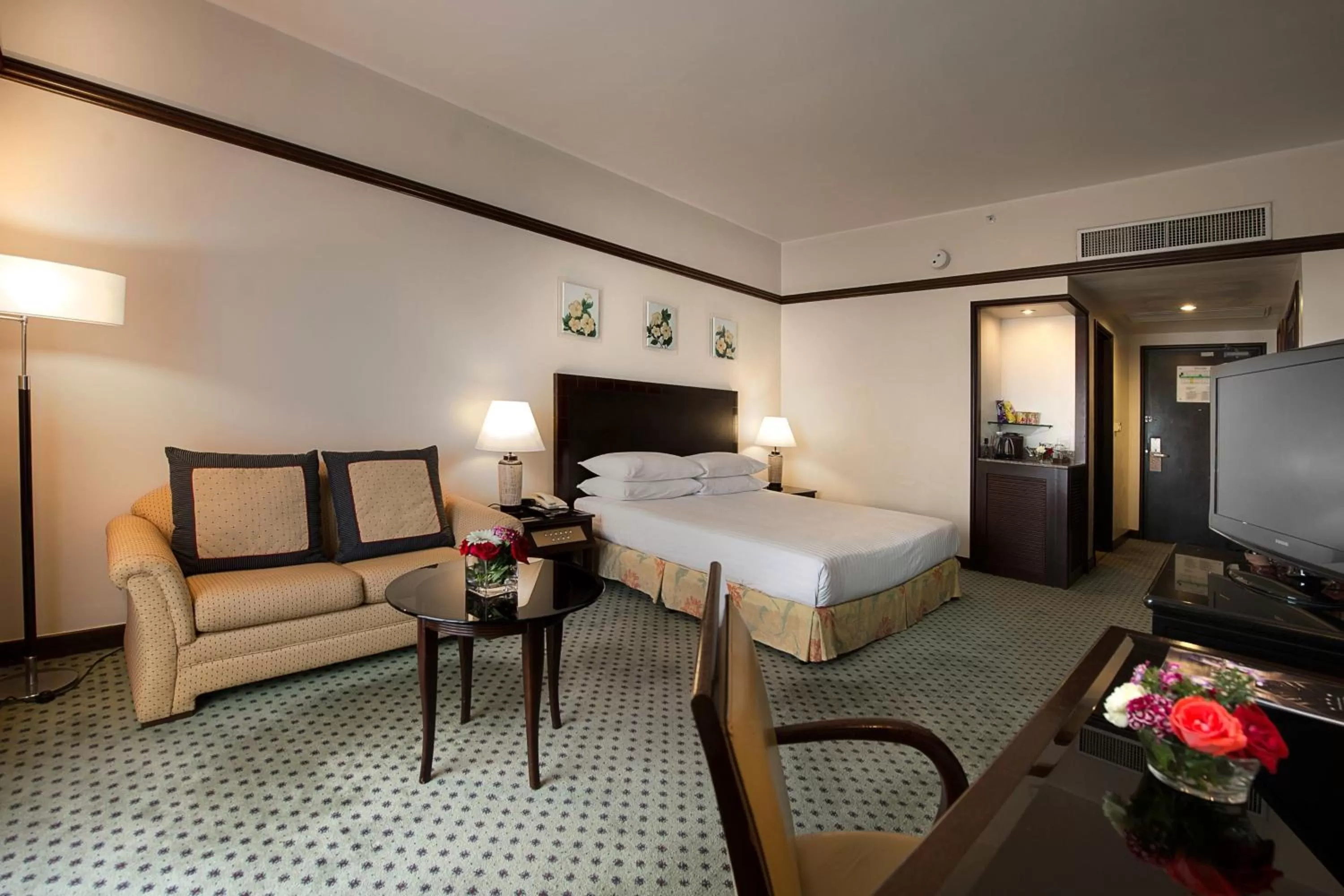 Photo of the whole room, Bed in Miri Marriott Resort & Spa