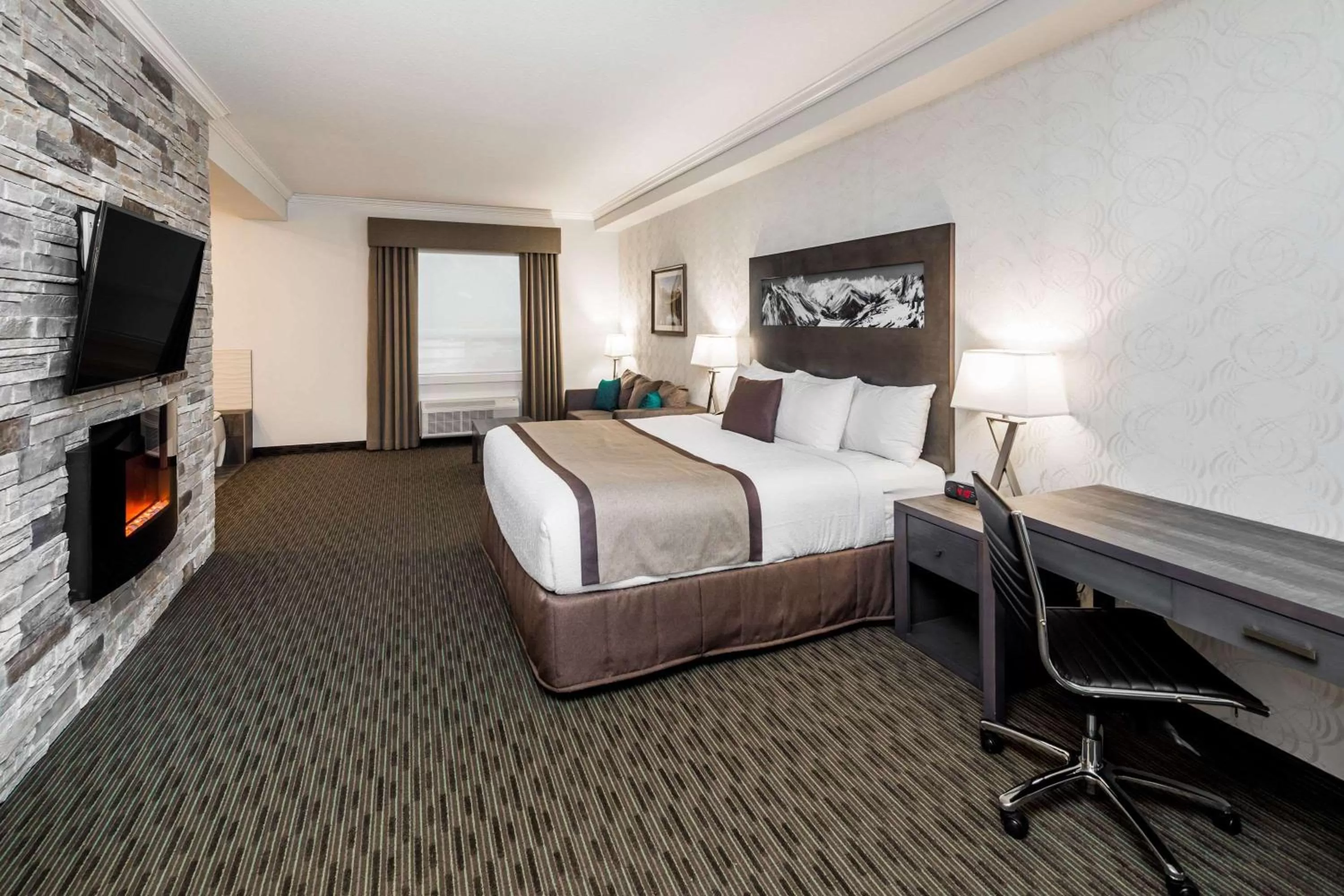 Photo of the whole room, Bed in Ramada by Wyndham Revelstoke