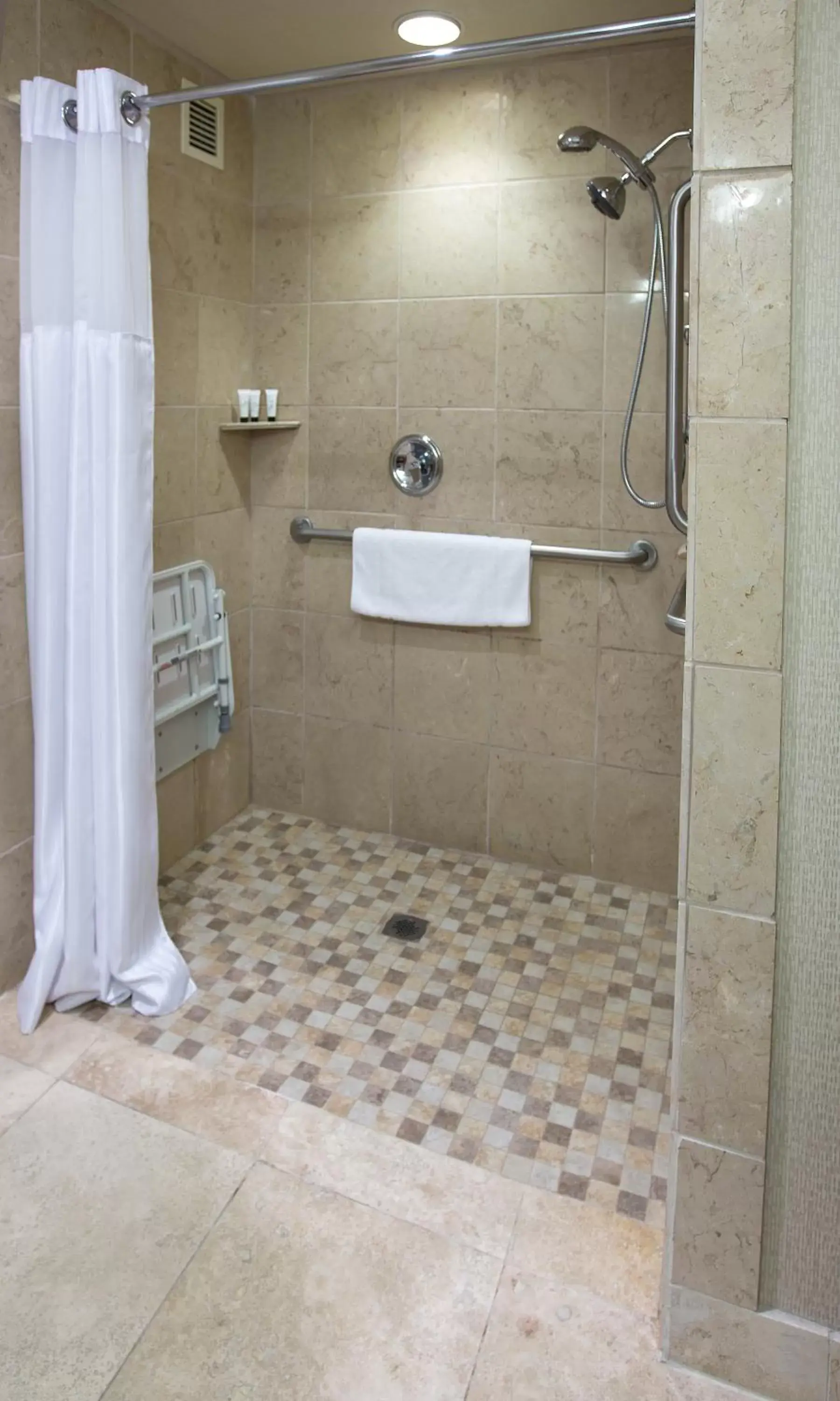 Shower, Bathroom in Holiday Inn - Portland - Columbia Riverfront, an IHG Hotel