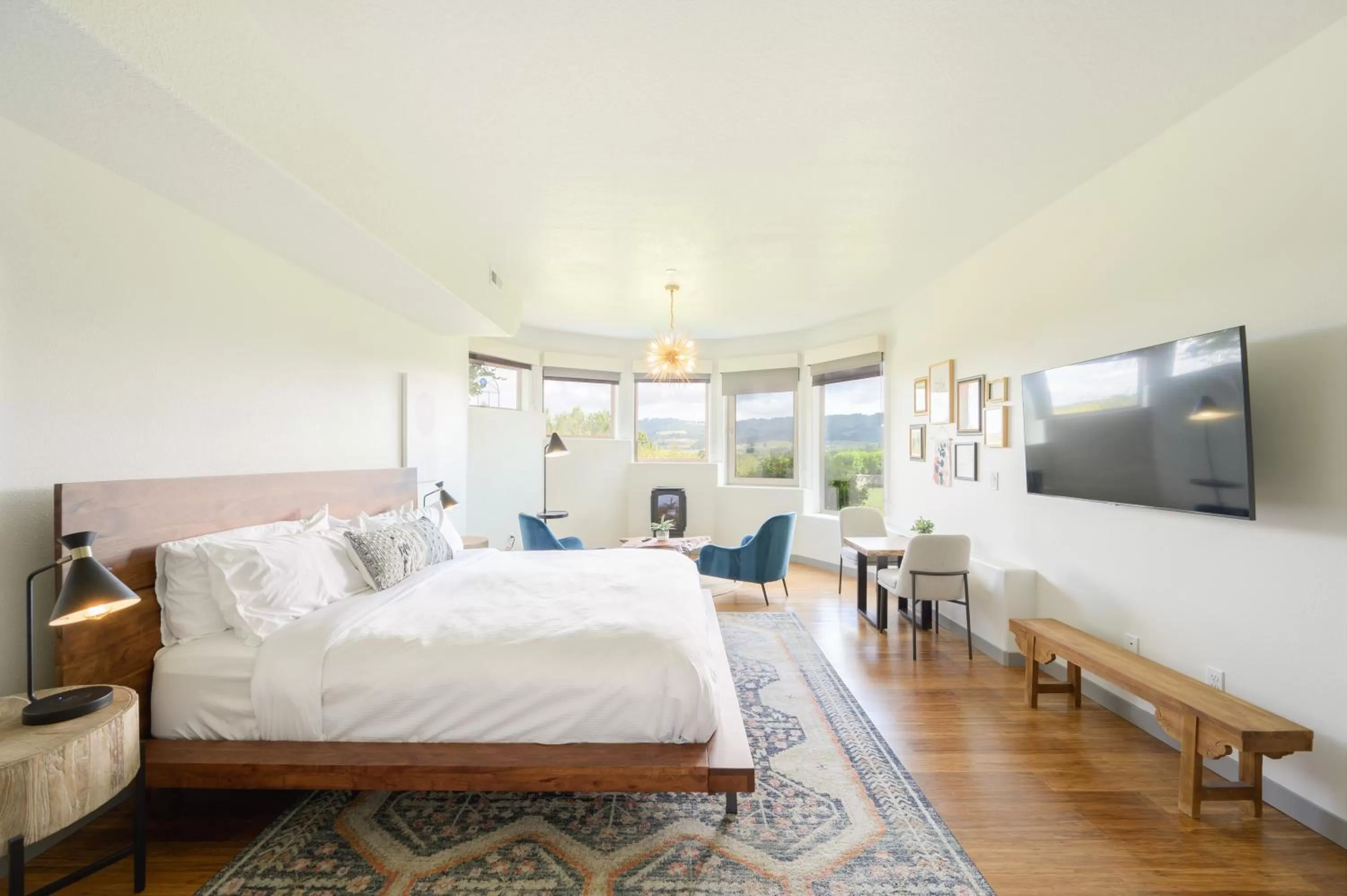 View (from property/room), Bed in The Setting Inn Willamette Valley