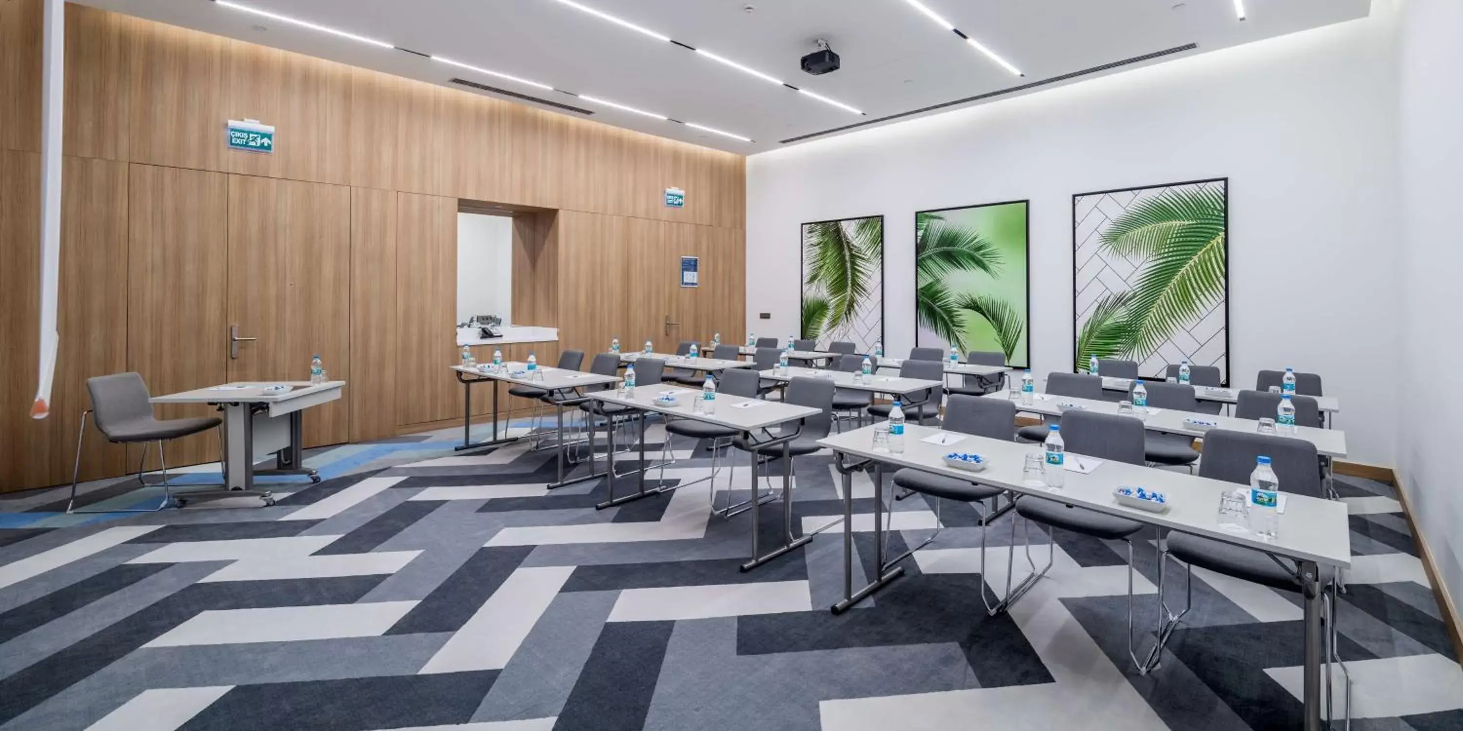 Meeting/conference room in Hampton by Hilton Istanbul Zeytinburnu