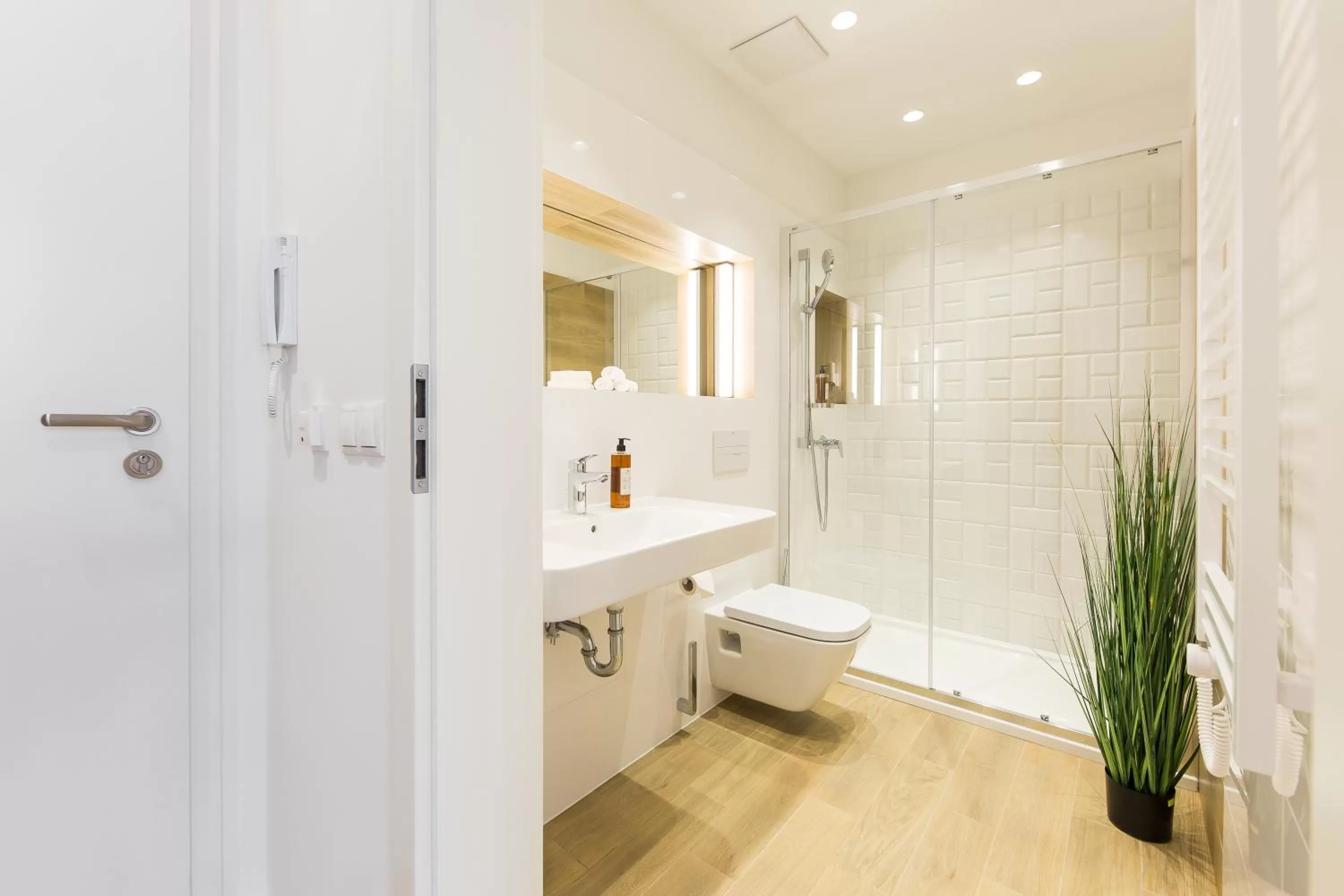 Shower in Molo Park Aparthotel