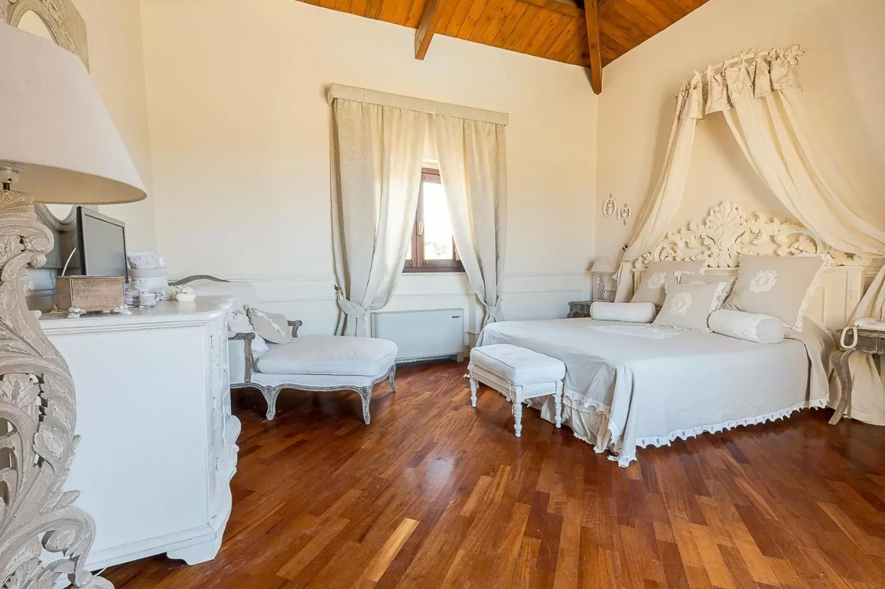 Bed in Hotel Villa Calandrino