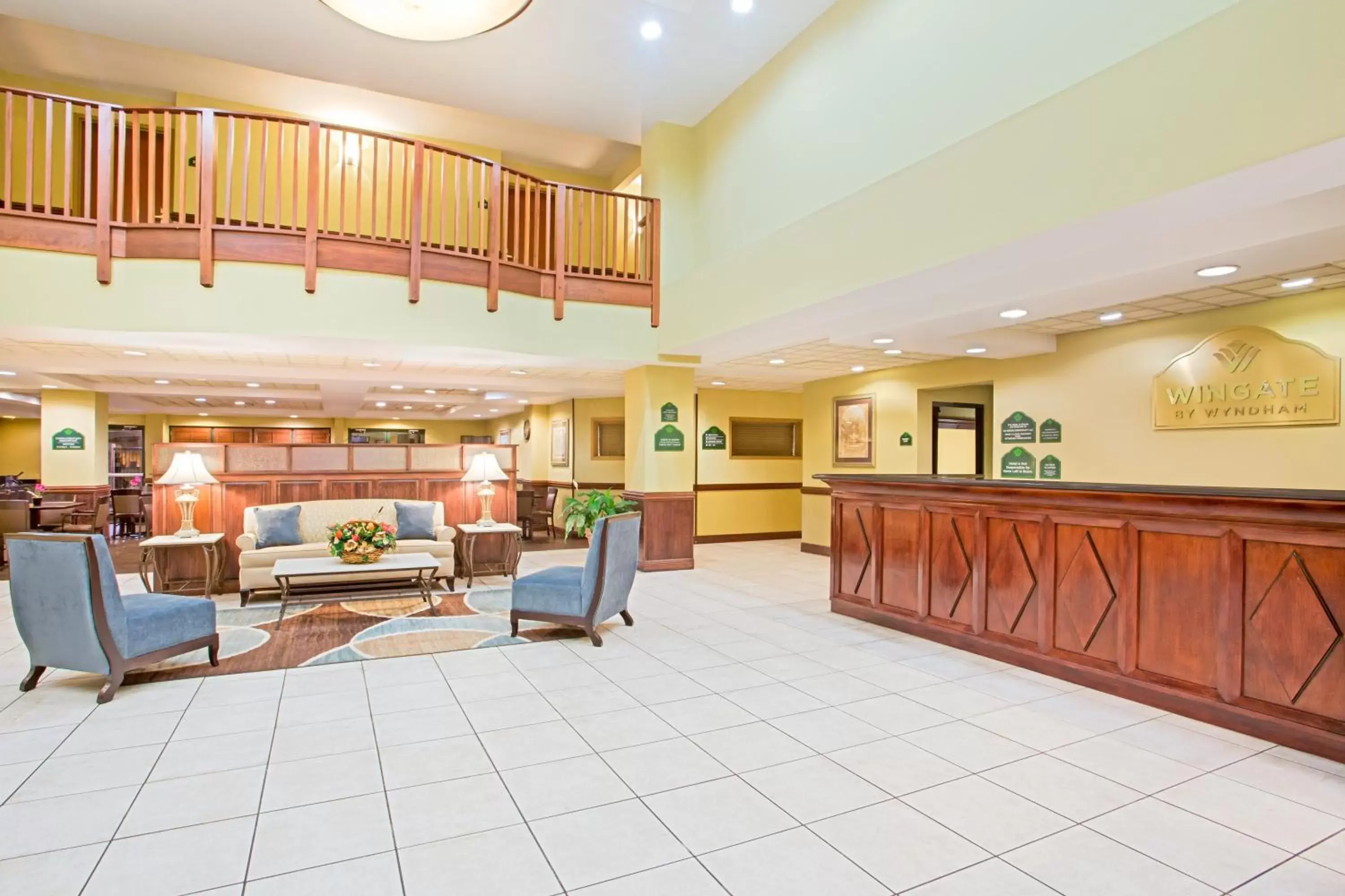 Lobby or reception in Holiday Inn Express & Suites - Mobile - I-65 by IHG Lobby or reception in Holiday Inn Express & Suites - Mobile - I-65 by IHG
