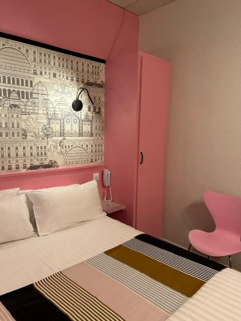 Bed in Hôtel de la Croix-Rousse