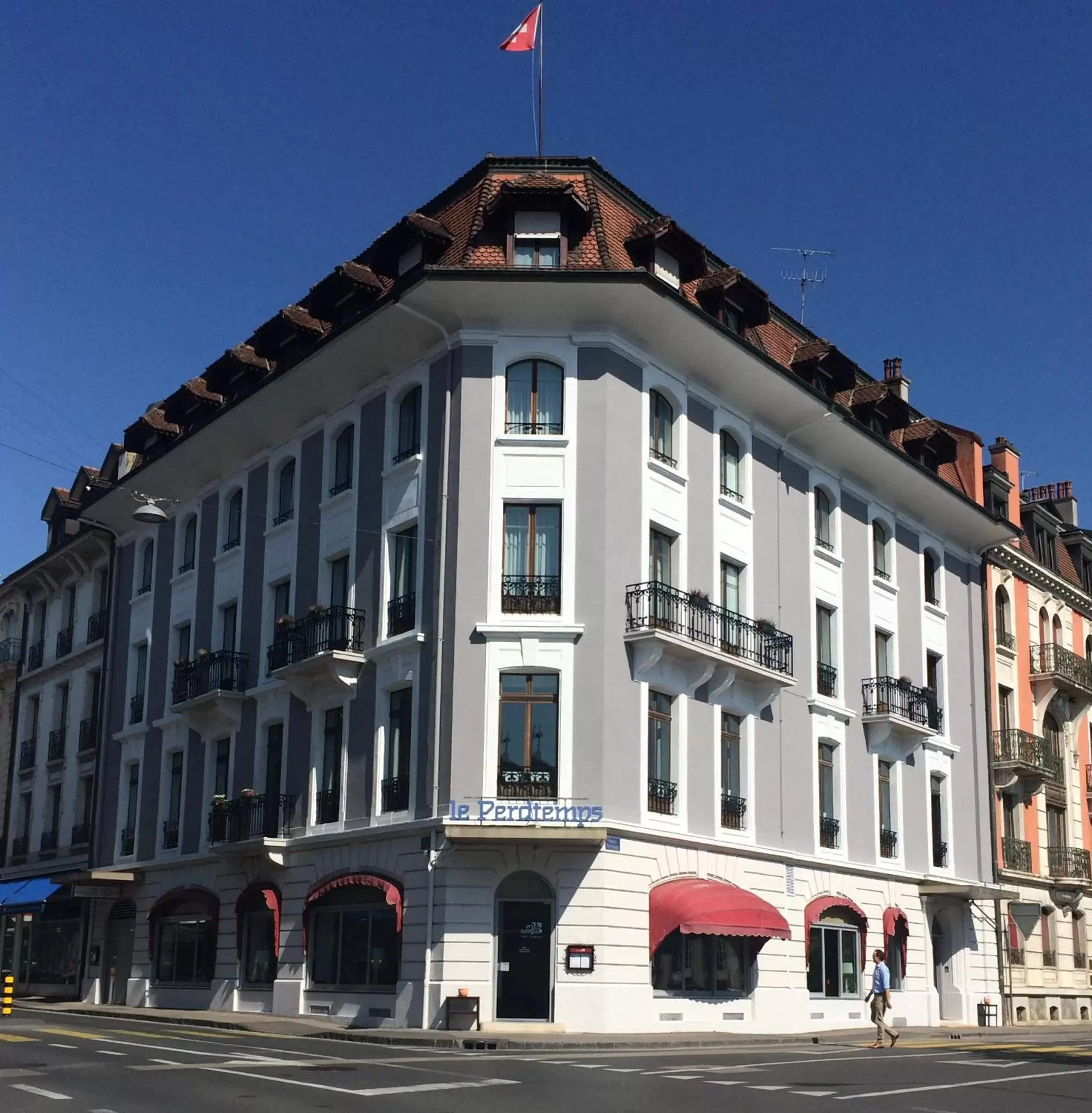 Property Building in Hôtel des Alpes